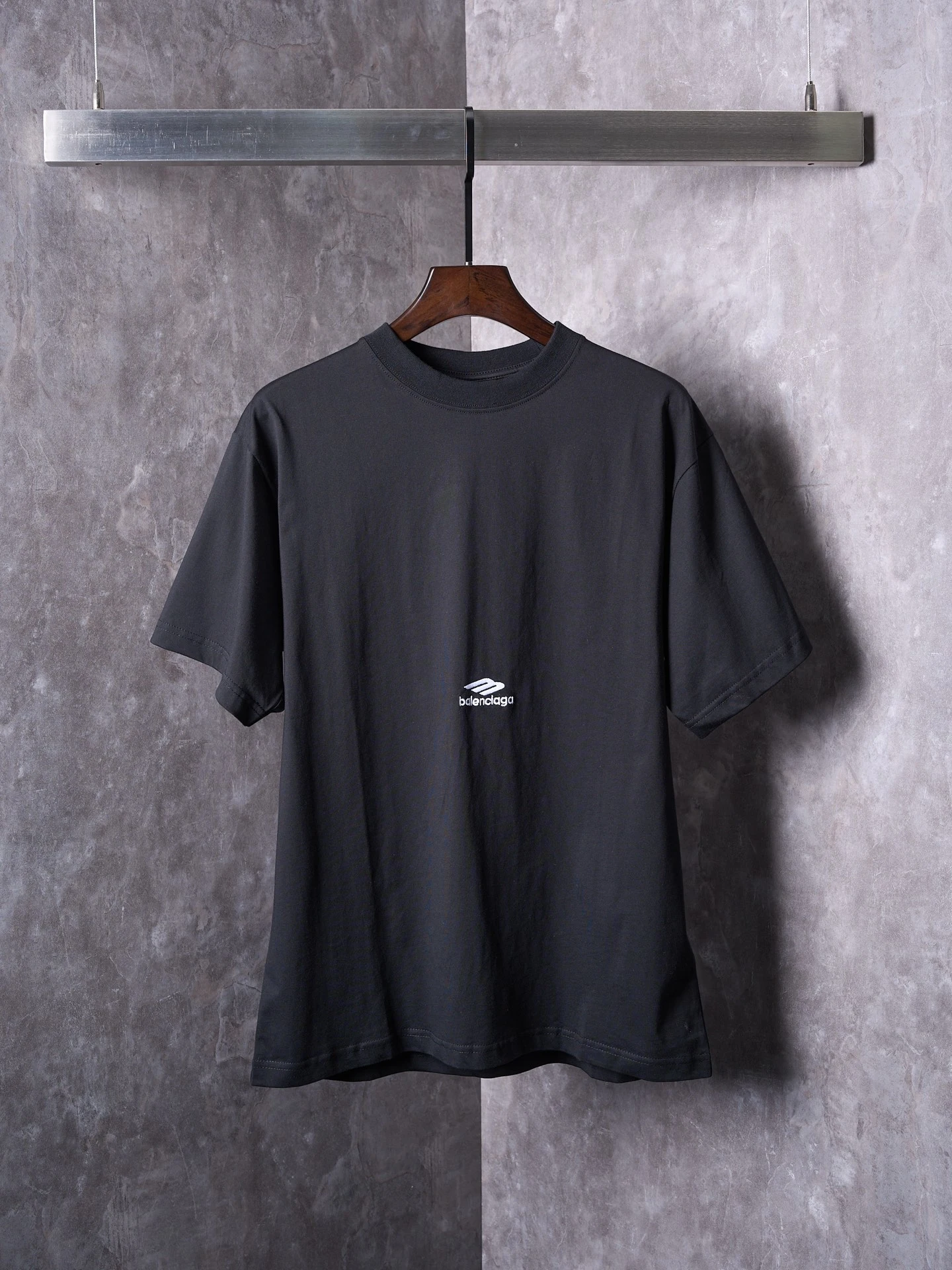 Balenciaga T-Shirt — d8bd97ce