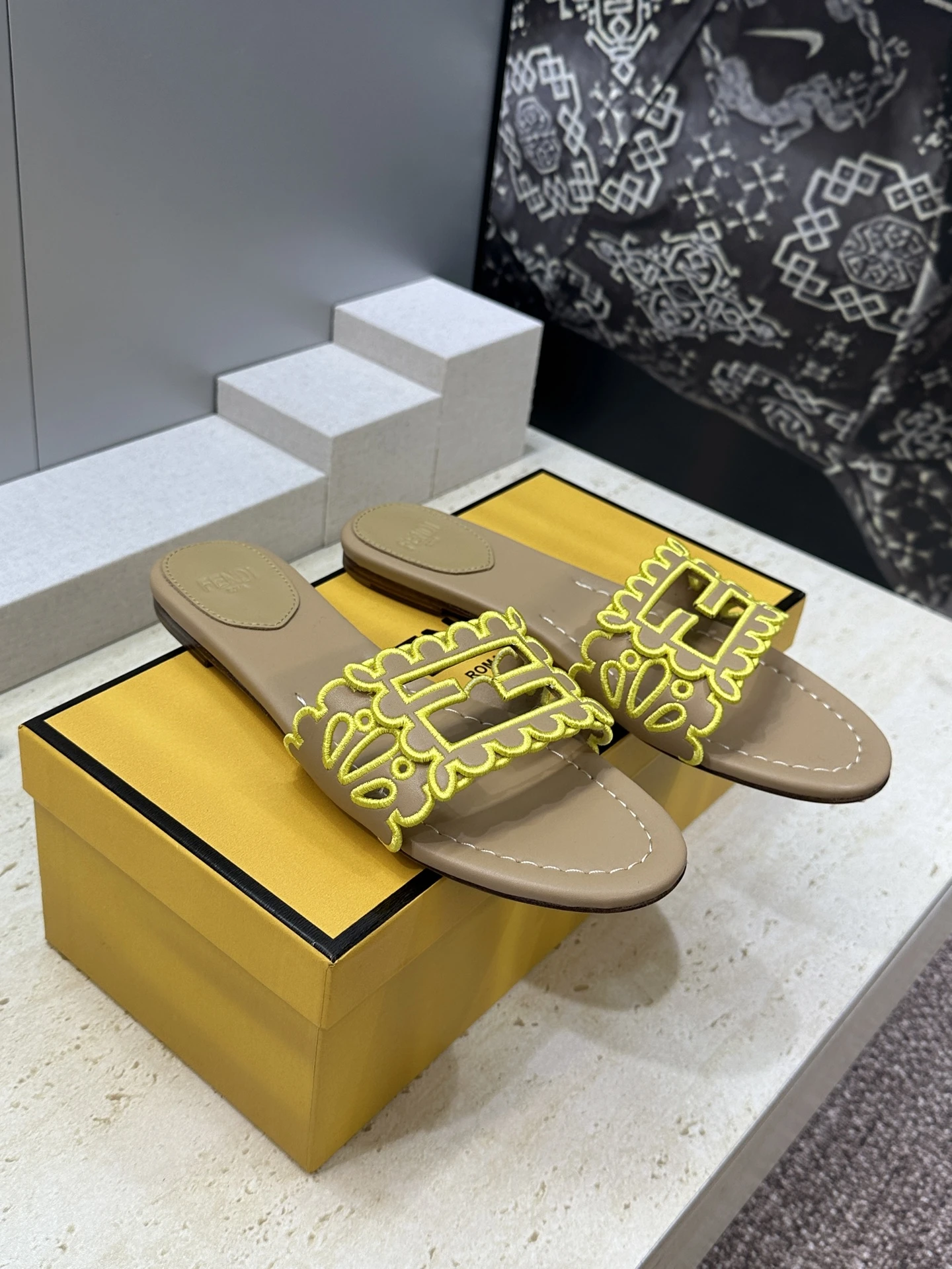 Fendi Slippers — 82518898