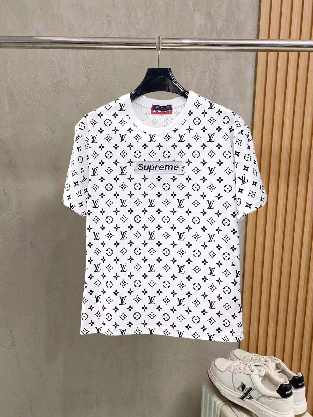 Louis Vuitton T-Shirt — c44b0f31