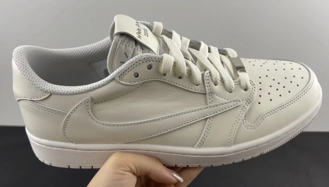 Nike Shoes — 02460408