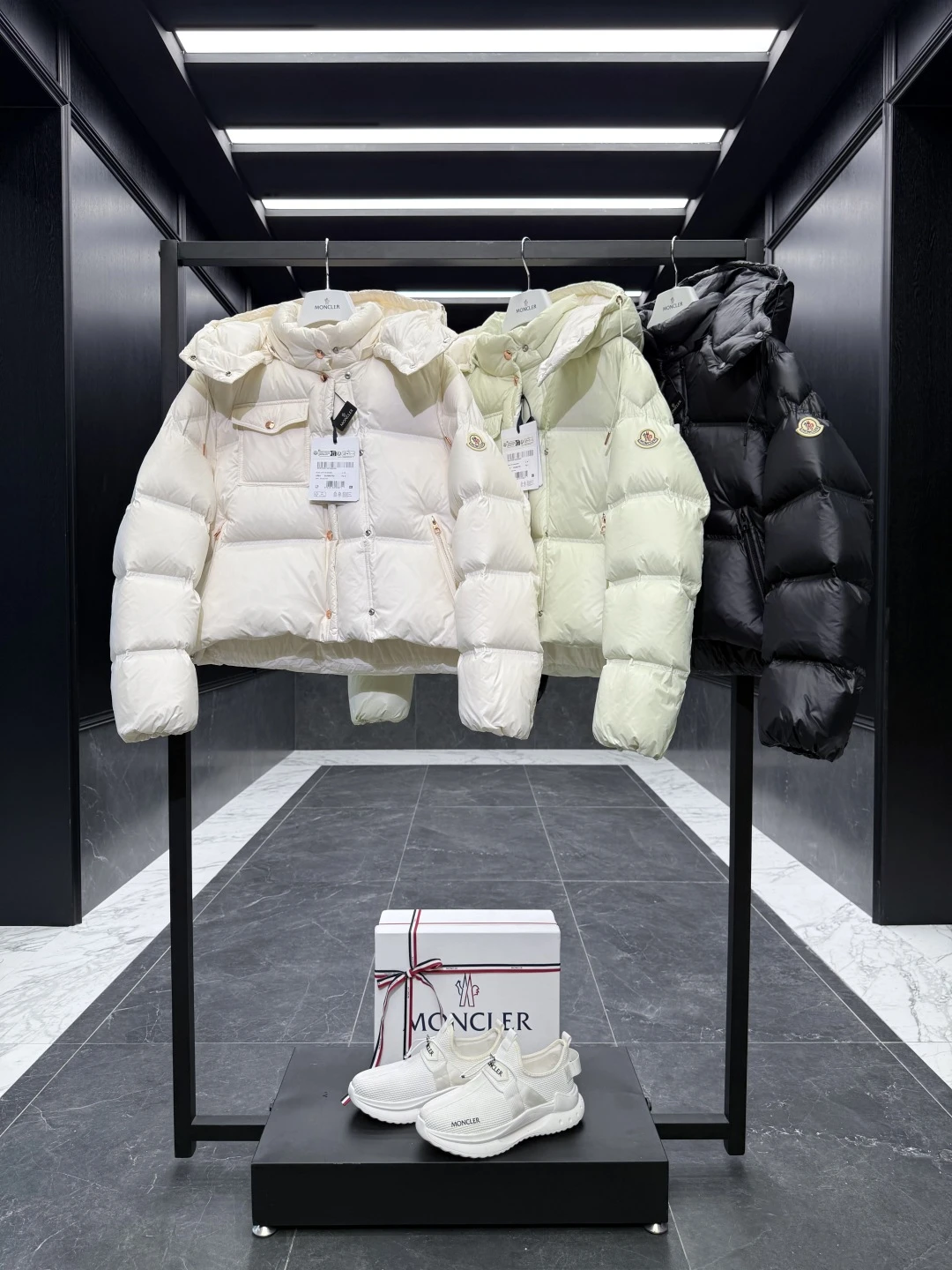 Moncler Down Jackets — 4cd36236