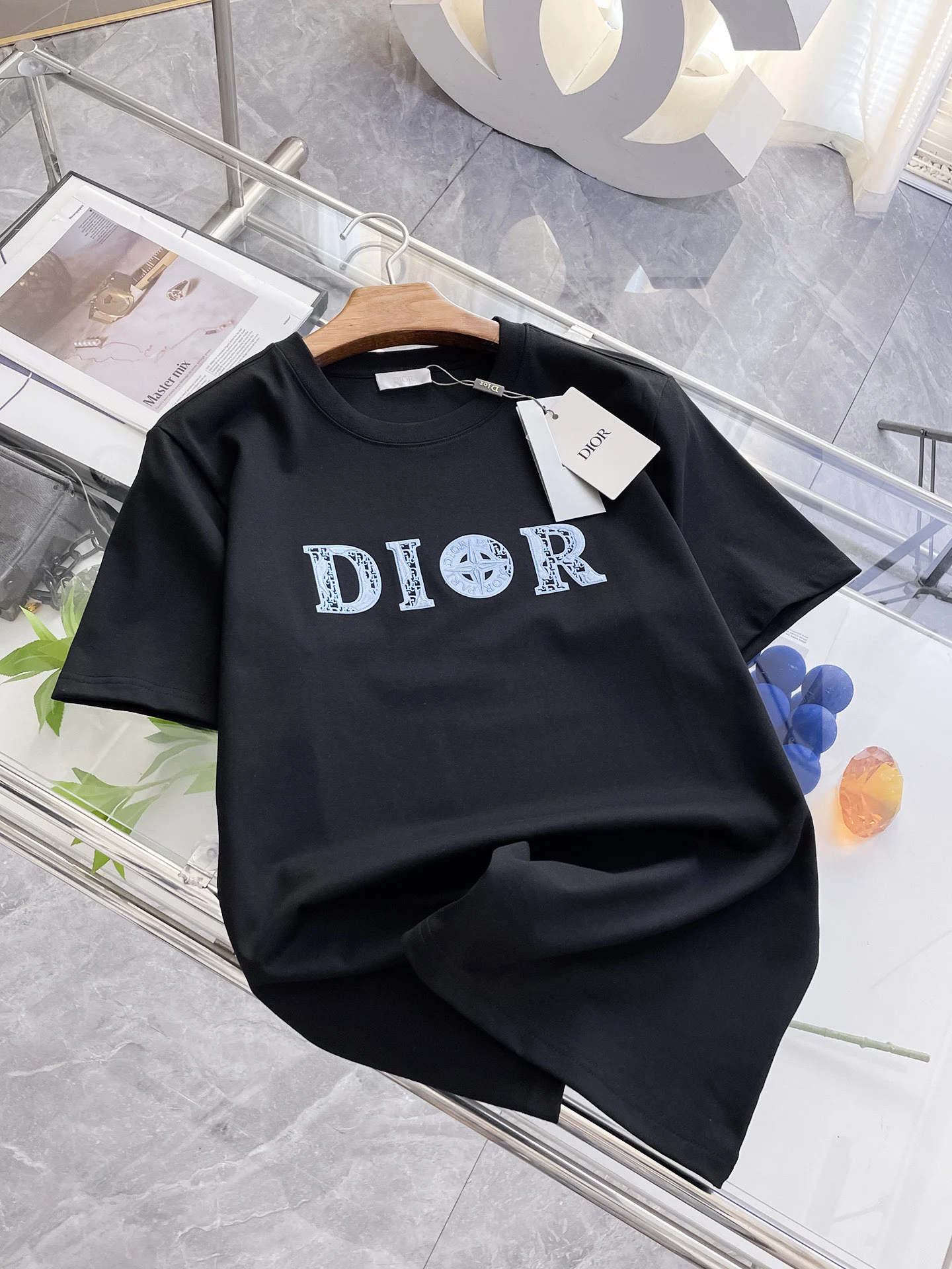 Dior T-Shirt — 15a47709