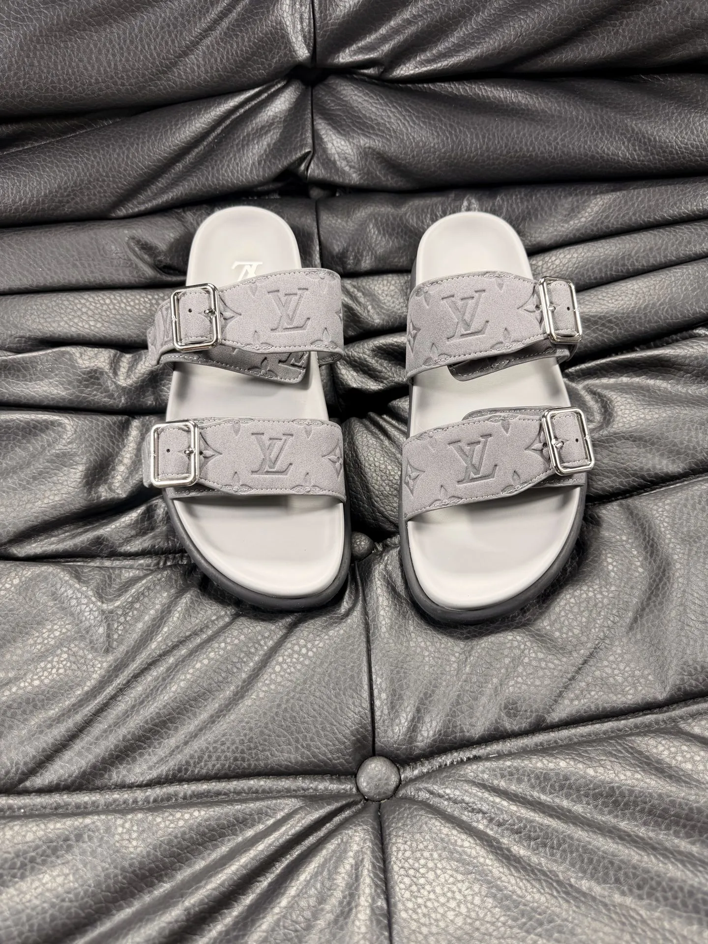 Louis Vuitton Slippers — 8e7d8800