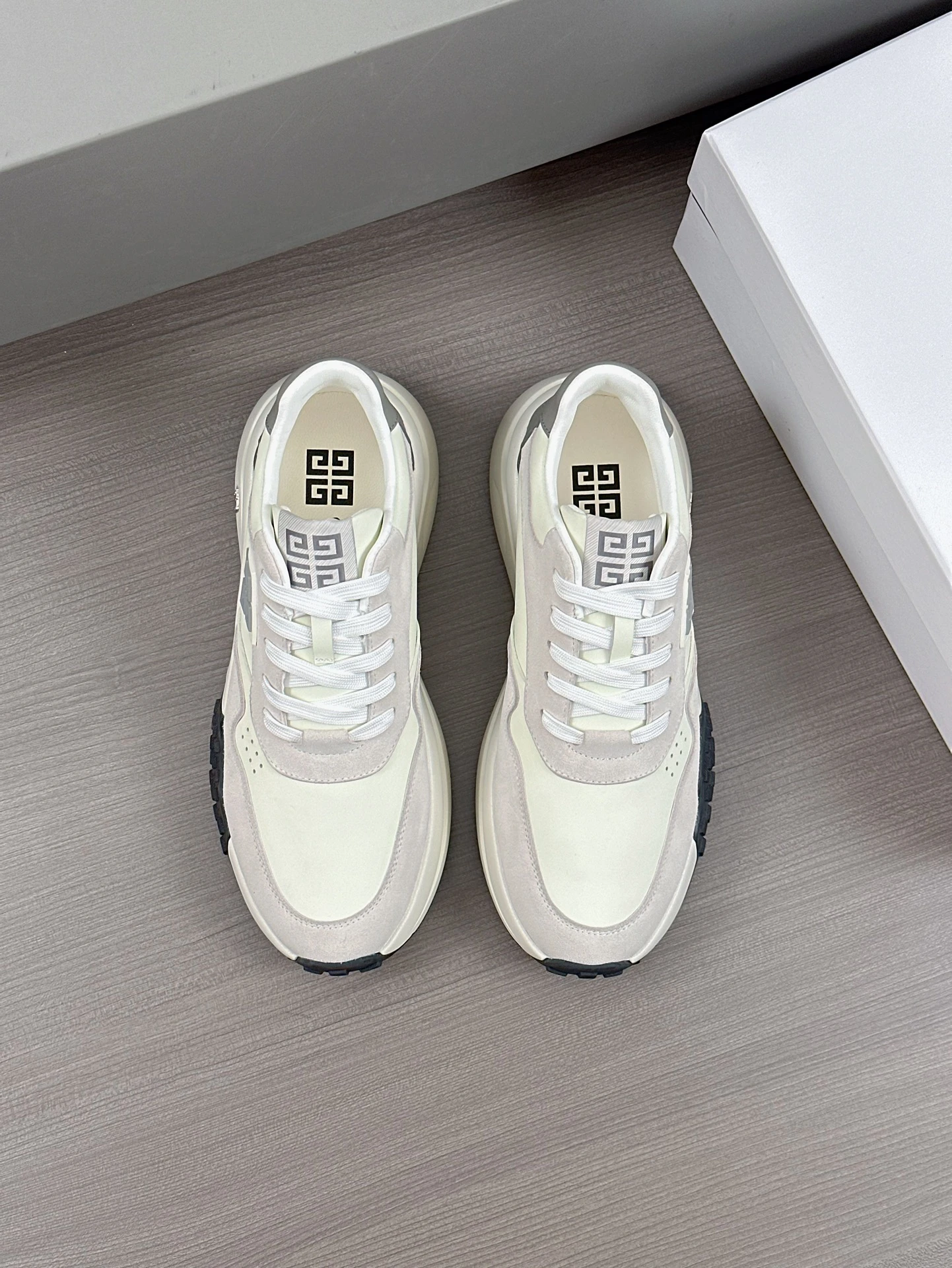 Givenchy Sneakers — e17fc1ea