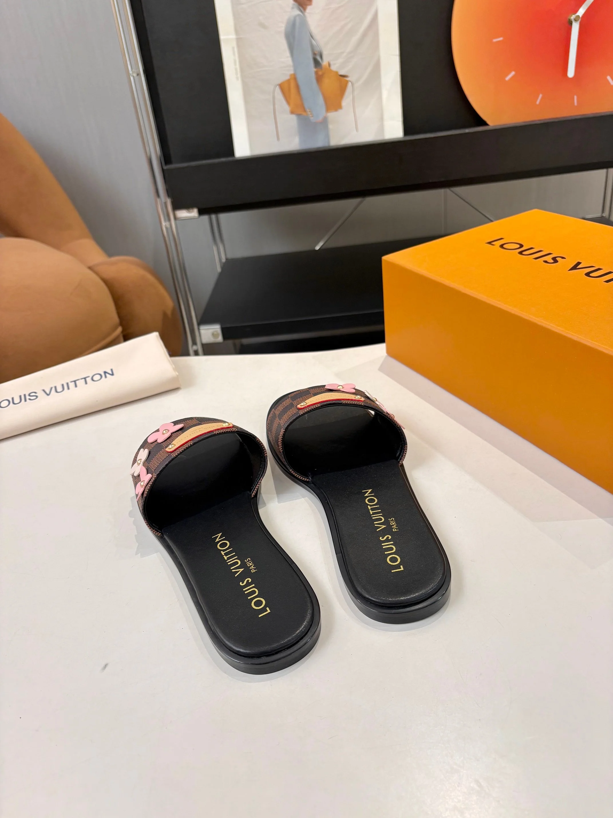 Louis Vuitton Slippers — 1113249e