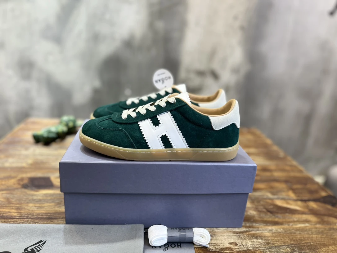 Sneakers — 9d82305c