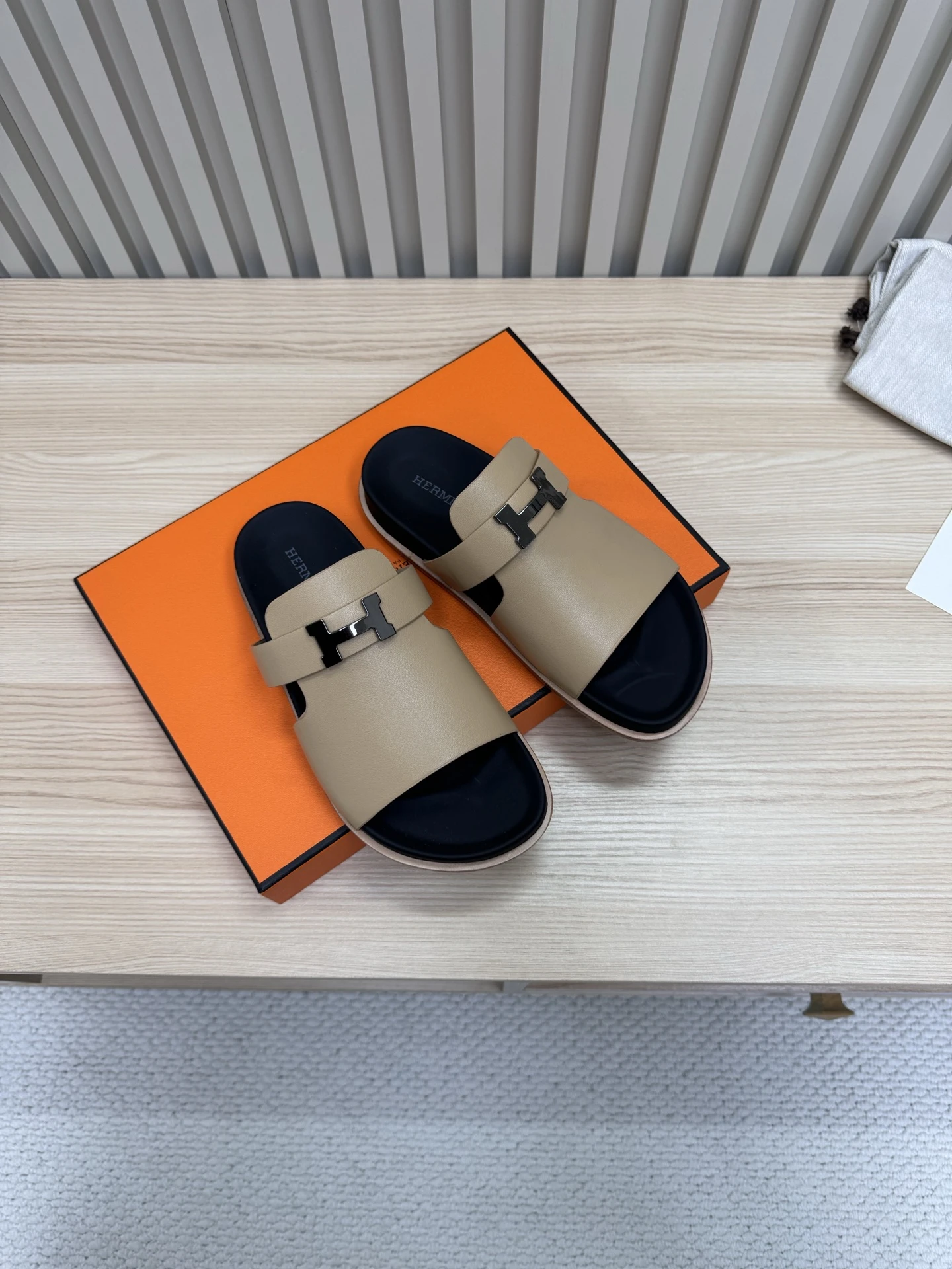 Hermès Slippers — 8b77bb6d