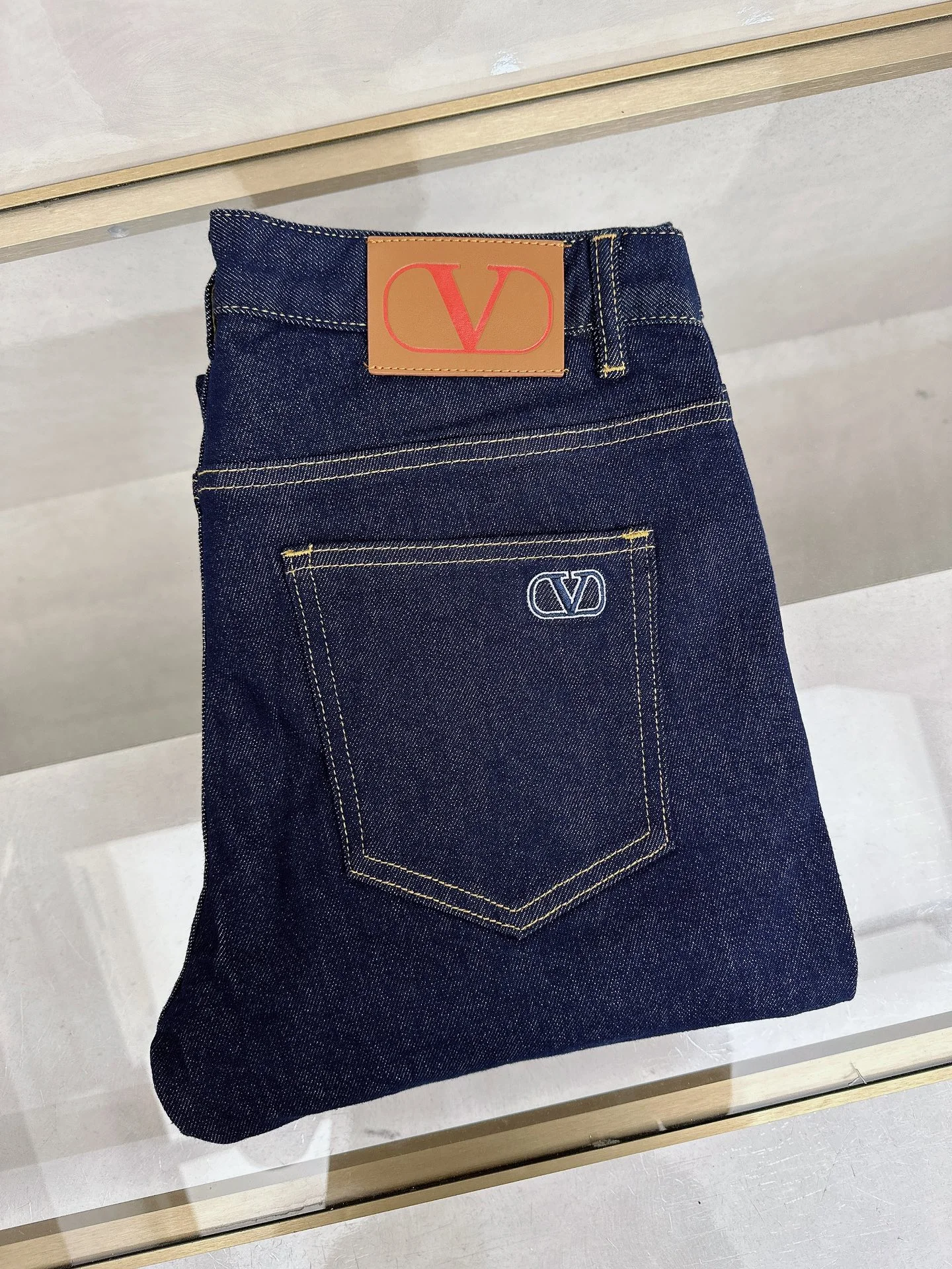 Valentino Jeans — 1c02d434
