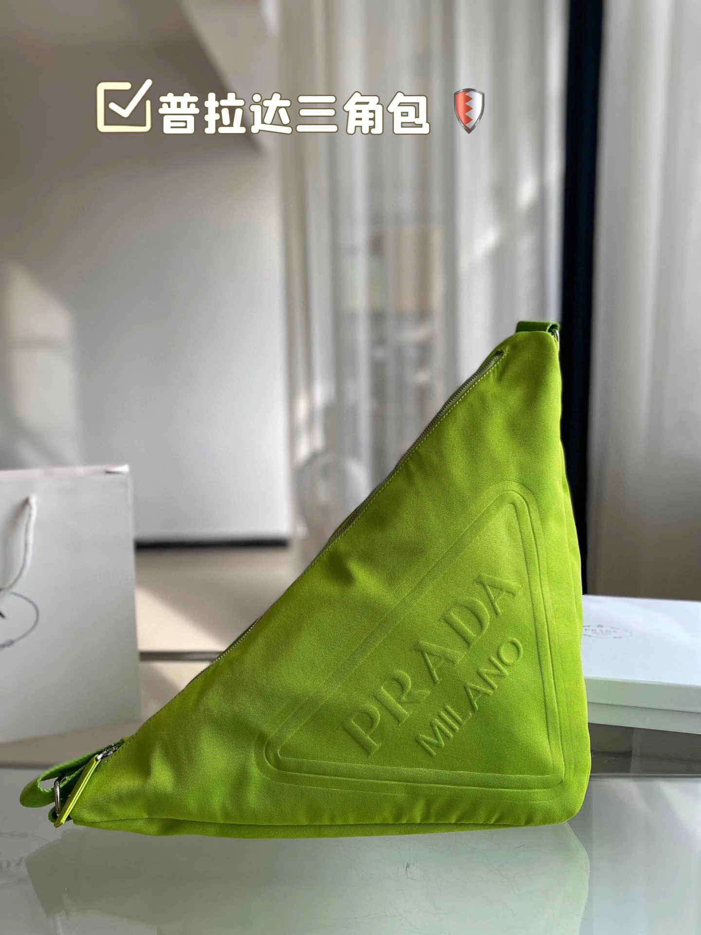 Prada Bag — 32b7372d