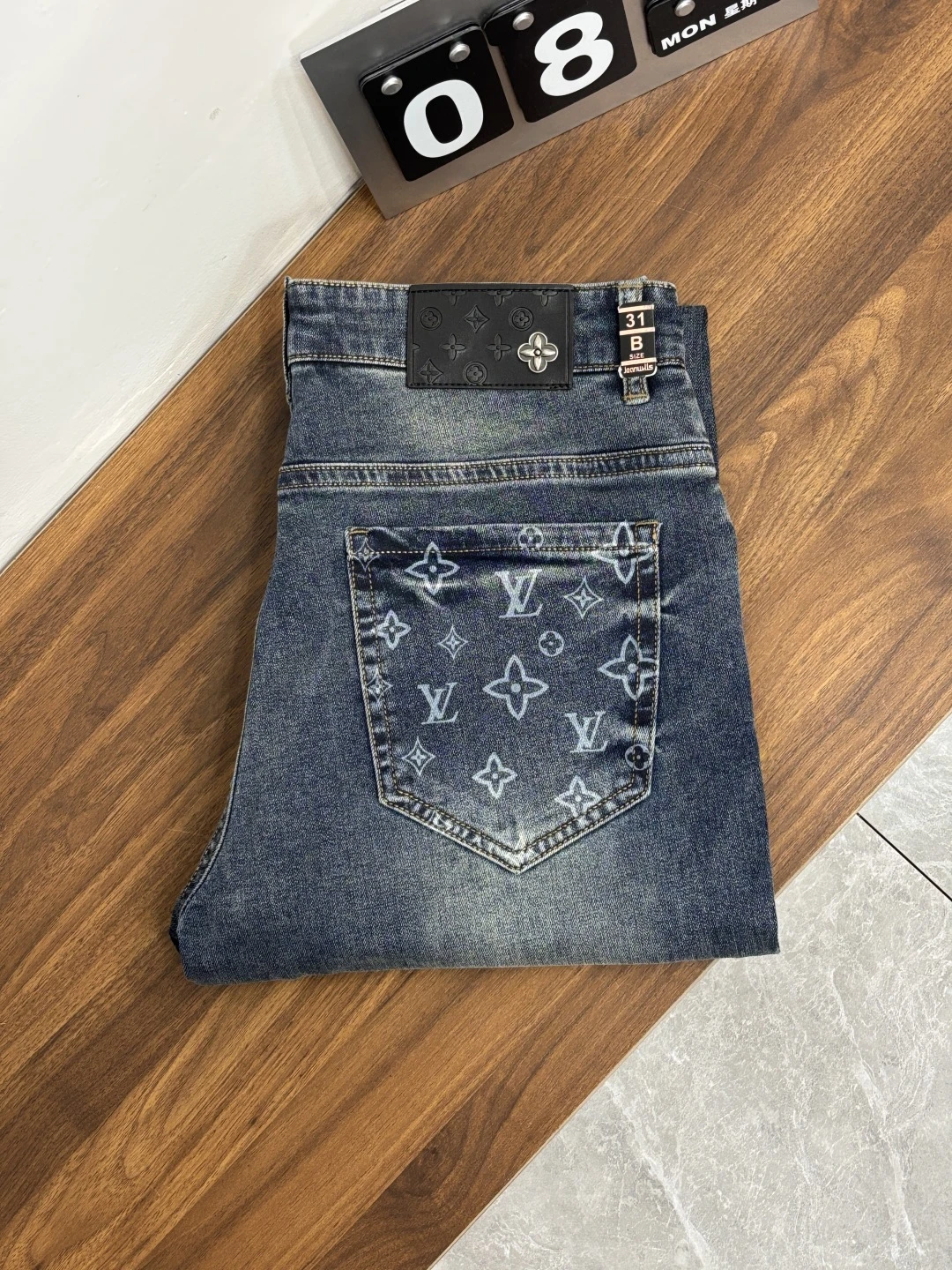 Louis Vuitton Jeans — b86a839d