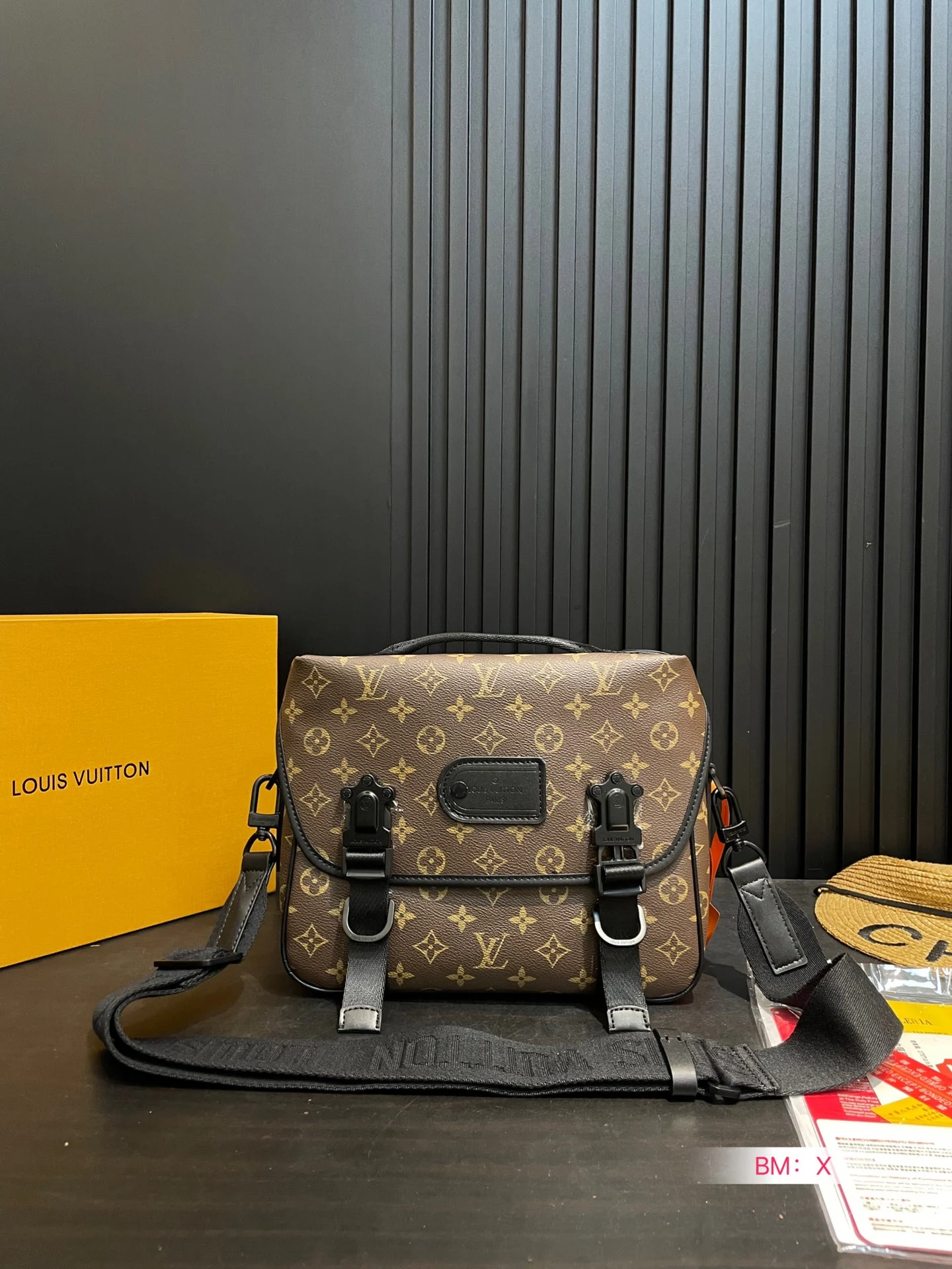 Louis Vuitton Bag — 9833f4a7
