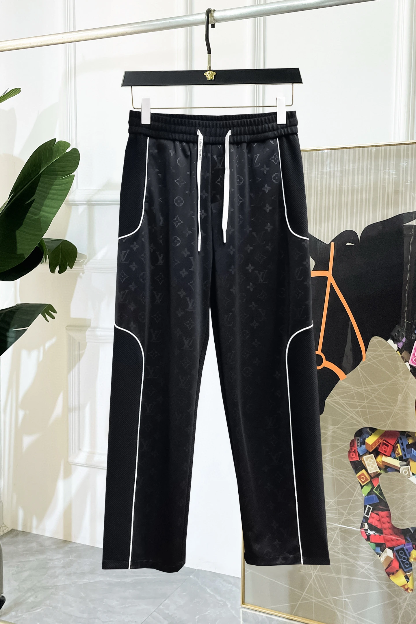 Louis Vuitton Trousers — c7a9ab87