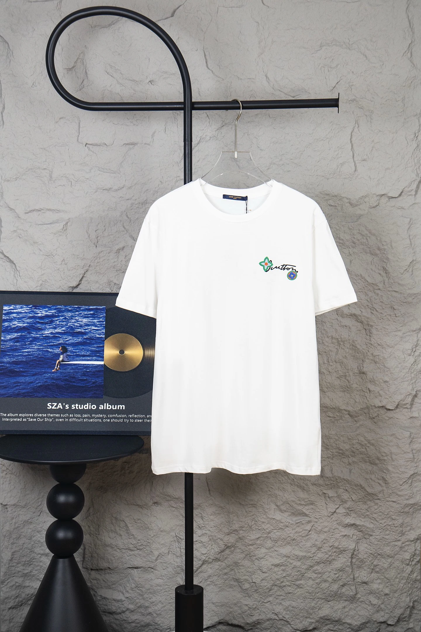 Louis Vuitton T-Shirt — 1b7d7d6f