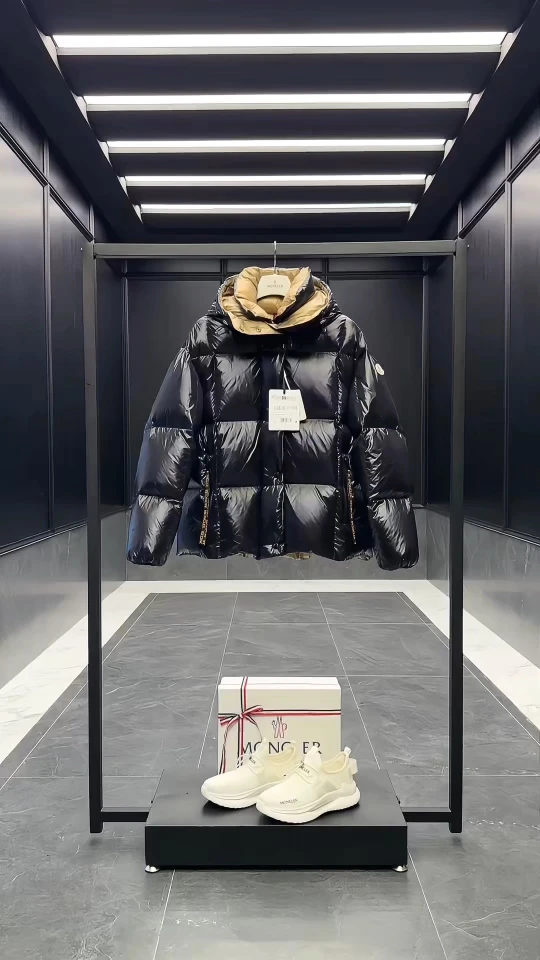Moncler Down Jacket — ea7e7255