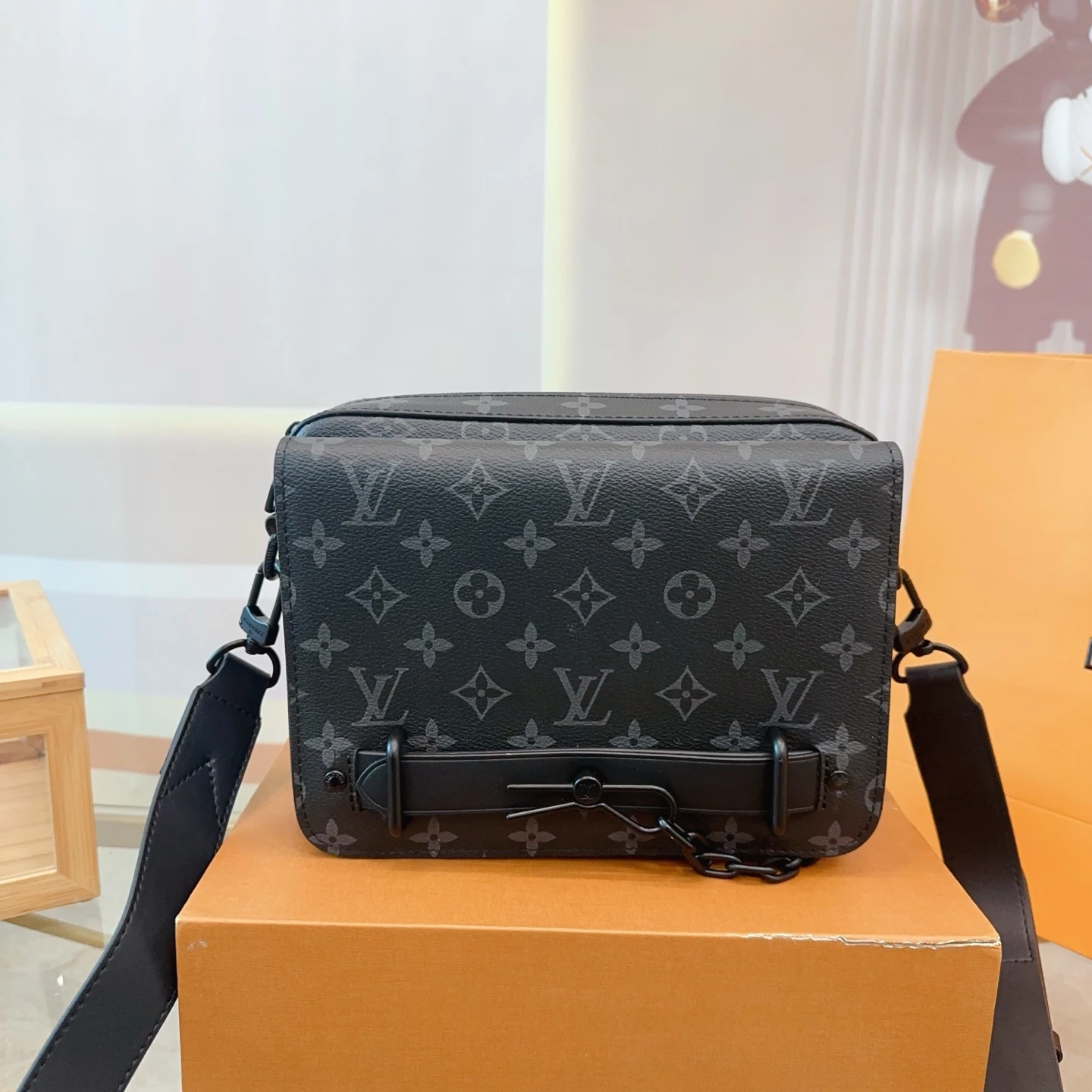 Louis Vuitton Bag — b2b57841