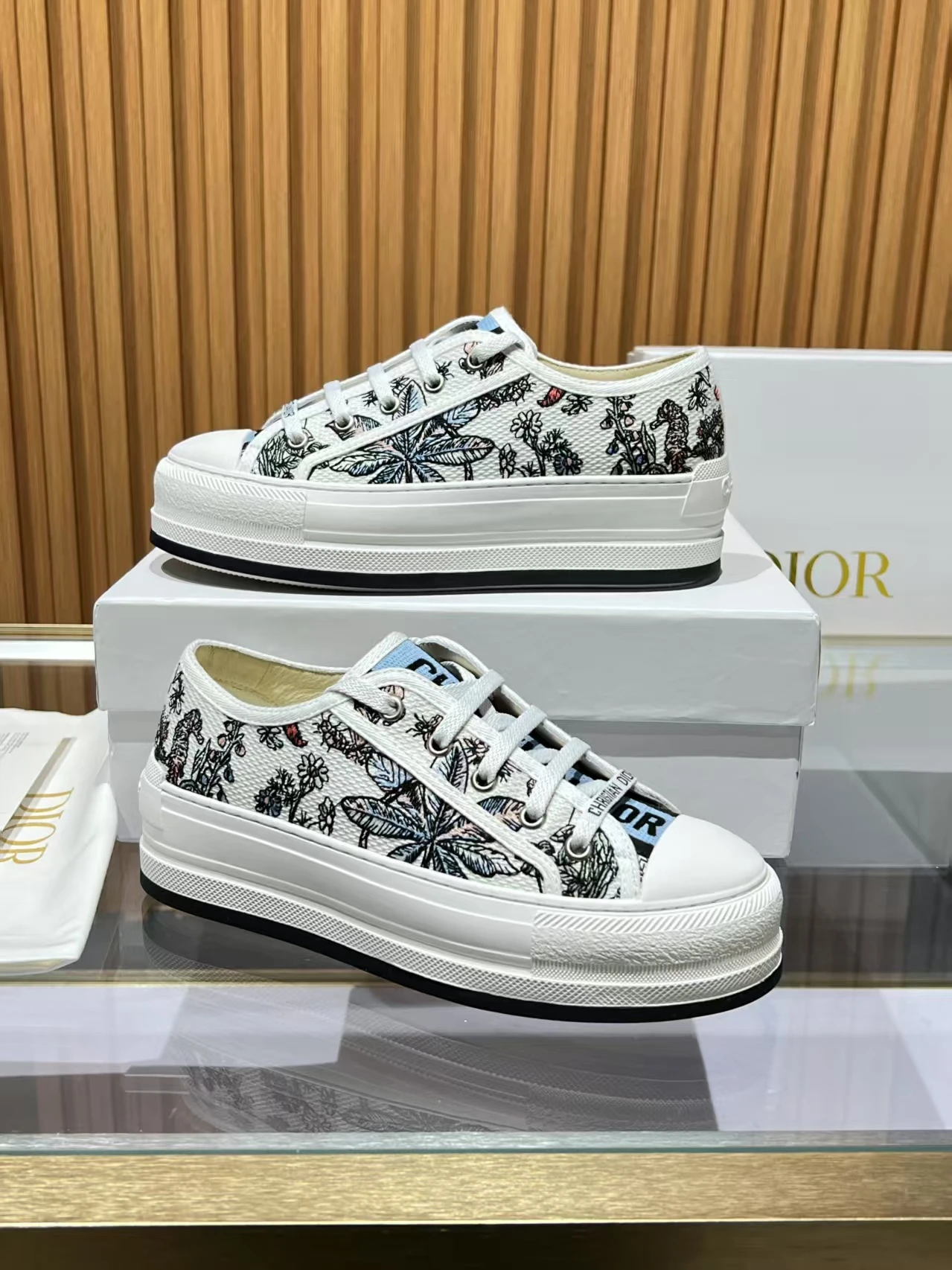 Dior Sneakers — 38712af9