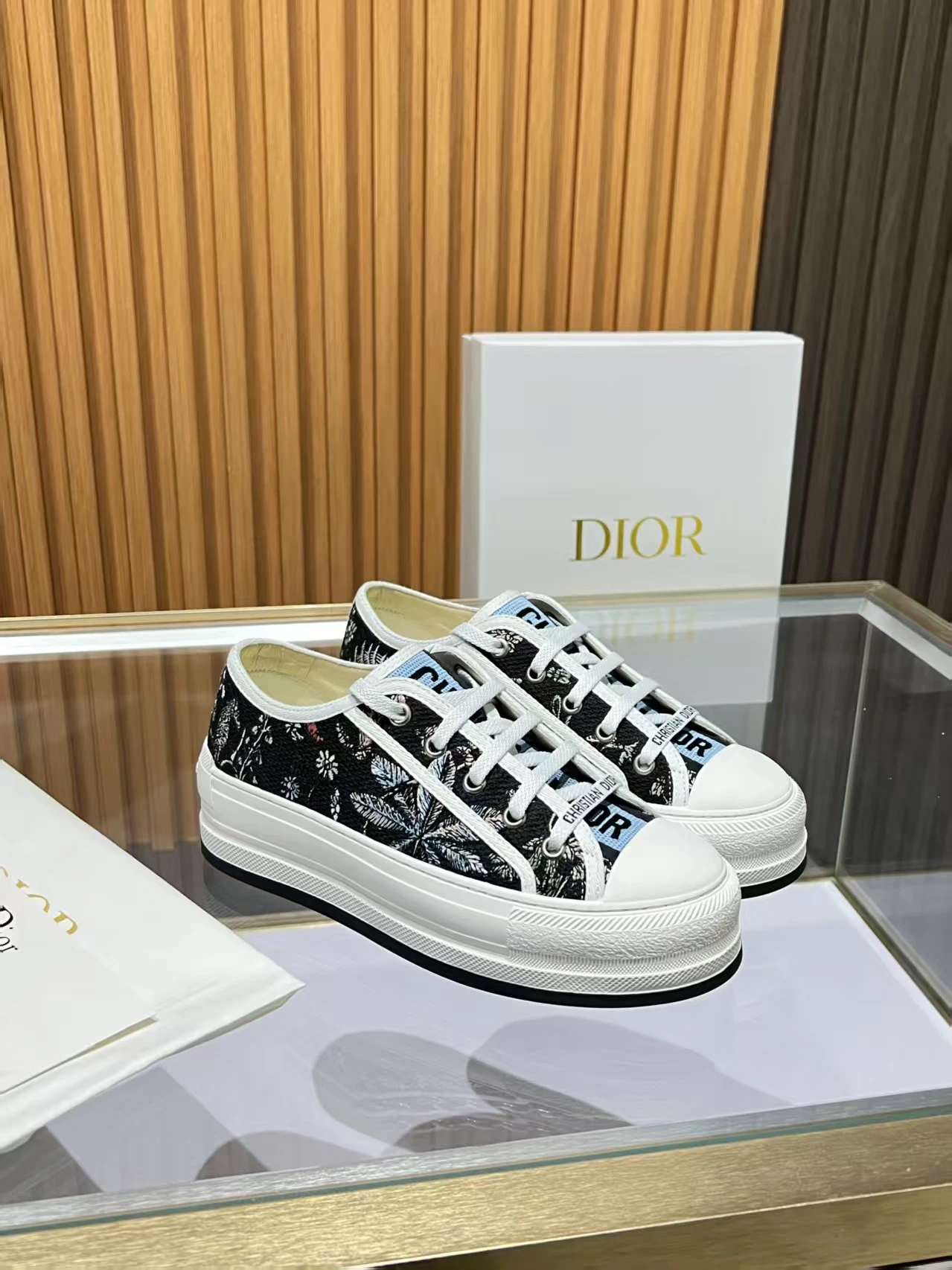 Dior Sneakers — 758c4e5b