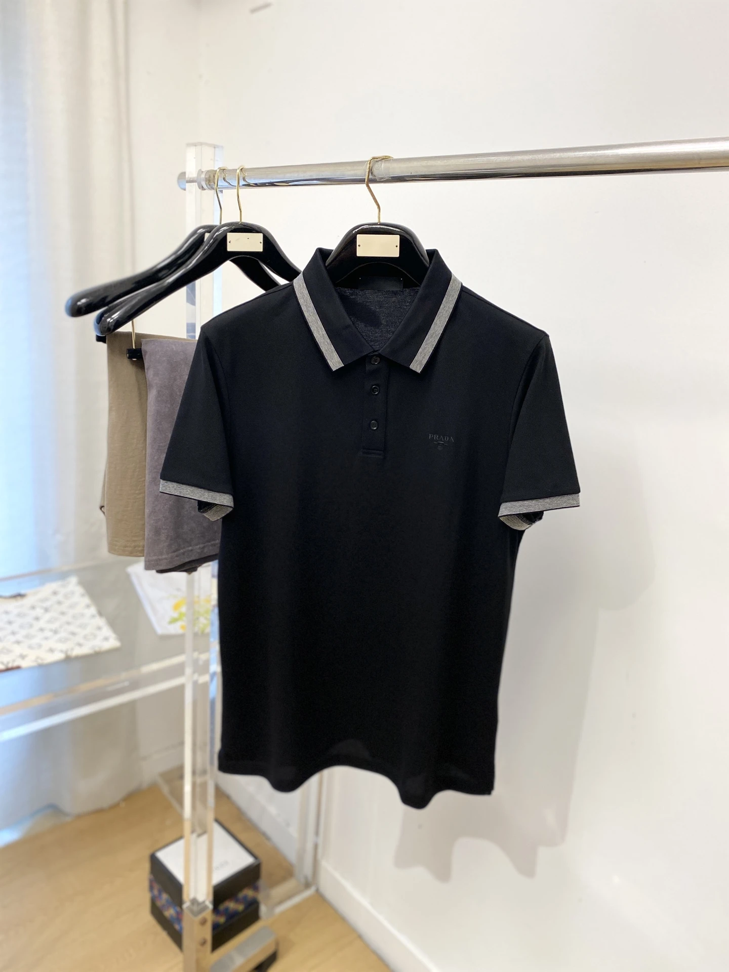 Prada T-Shirt — 99b5a3ad