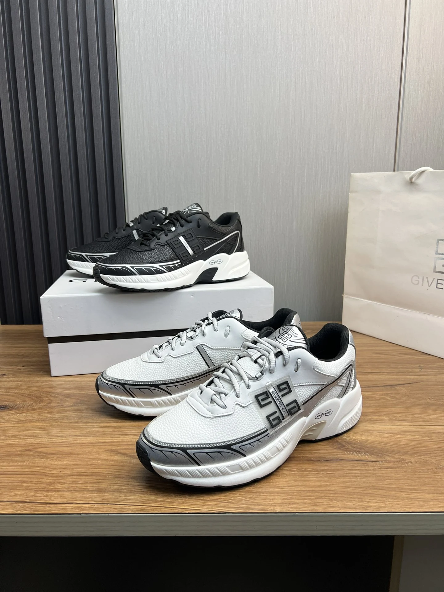 Givenchy Sneakers — 051a5268