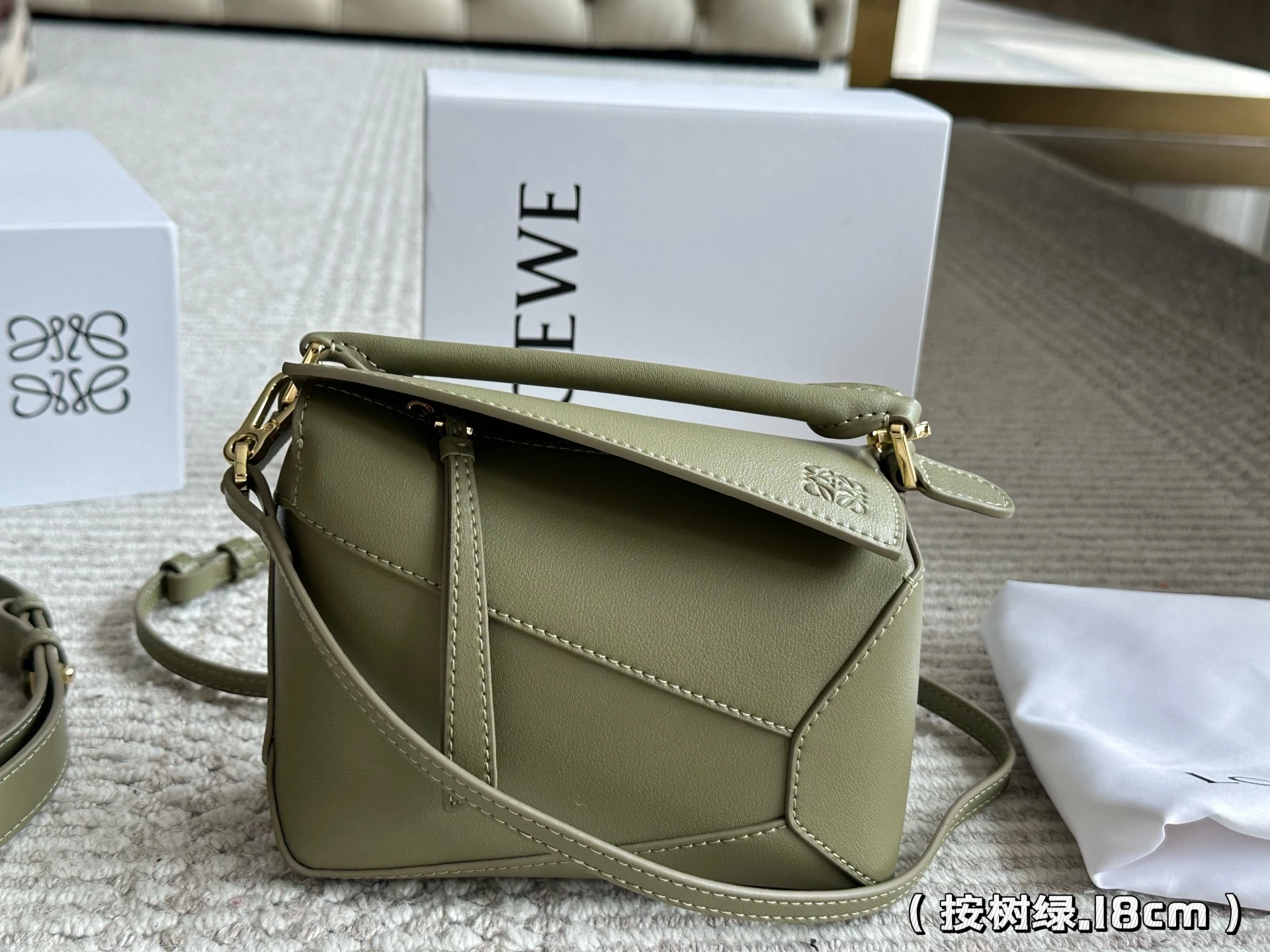 Loewe Bag — b7fee7f1