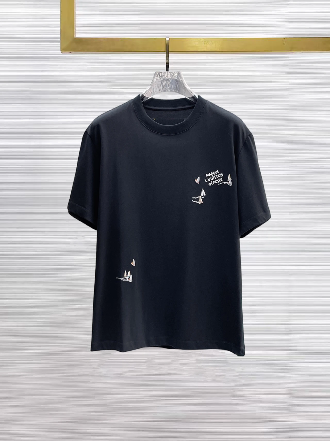 Louis Vuitton T-Shirt — b42f1a85