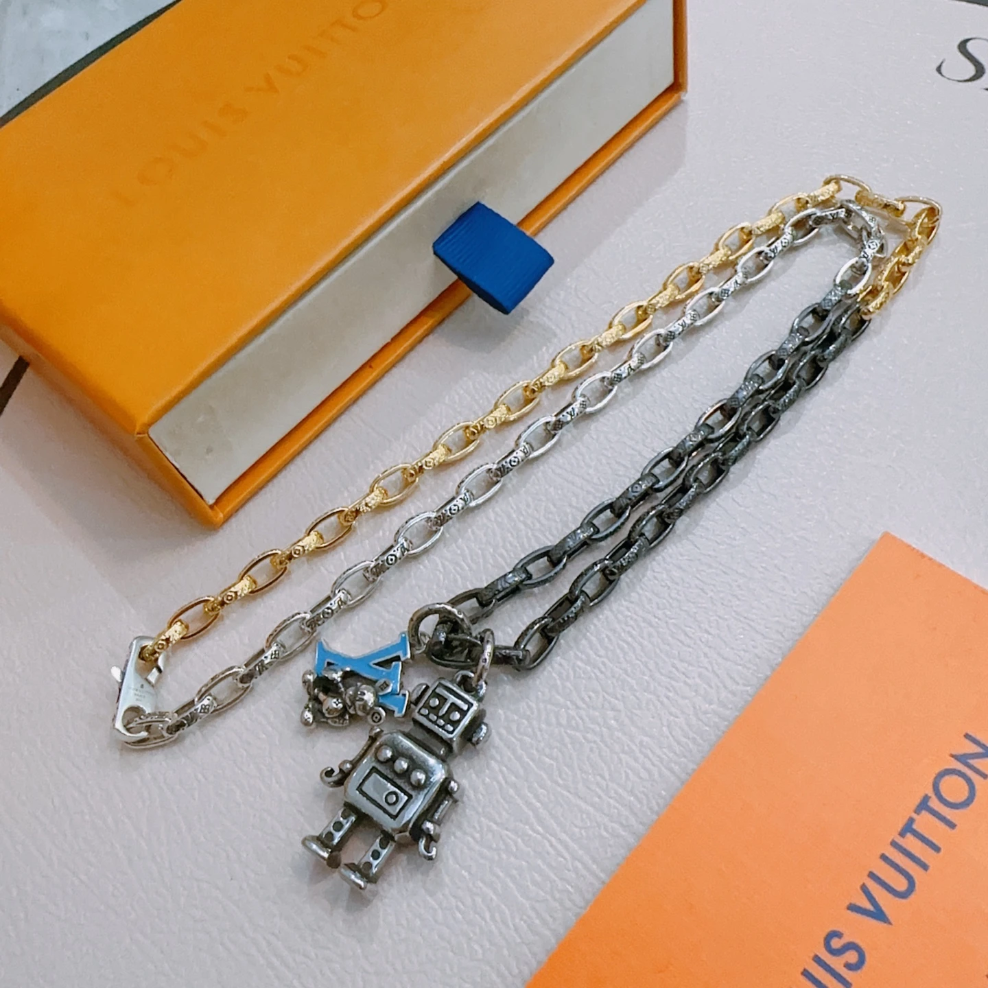 Louis Vuitton Necklaces — fa4ed9d9