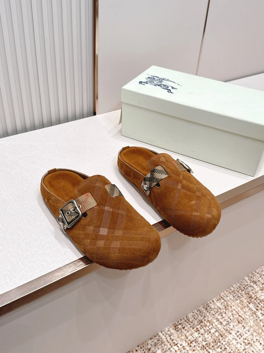 Burberry Slippers — bed17ec0