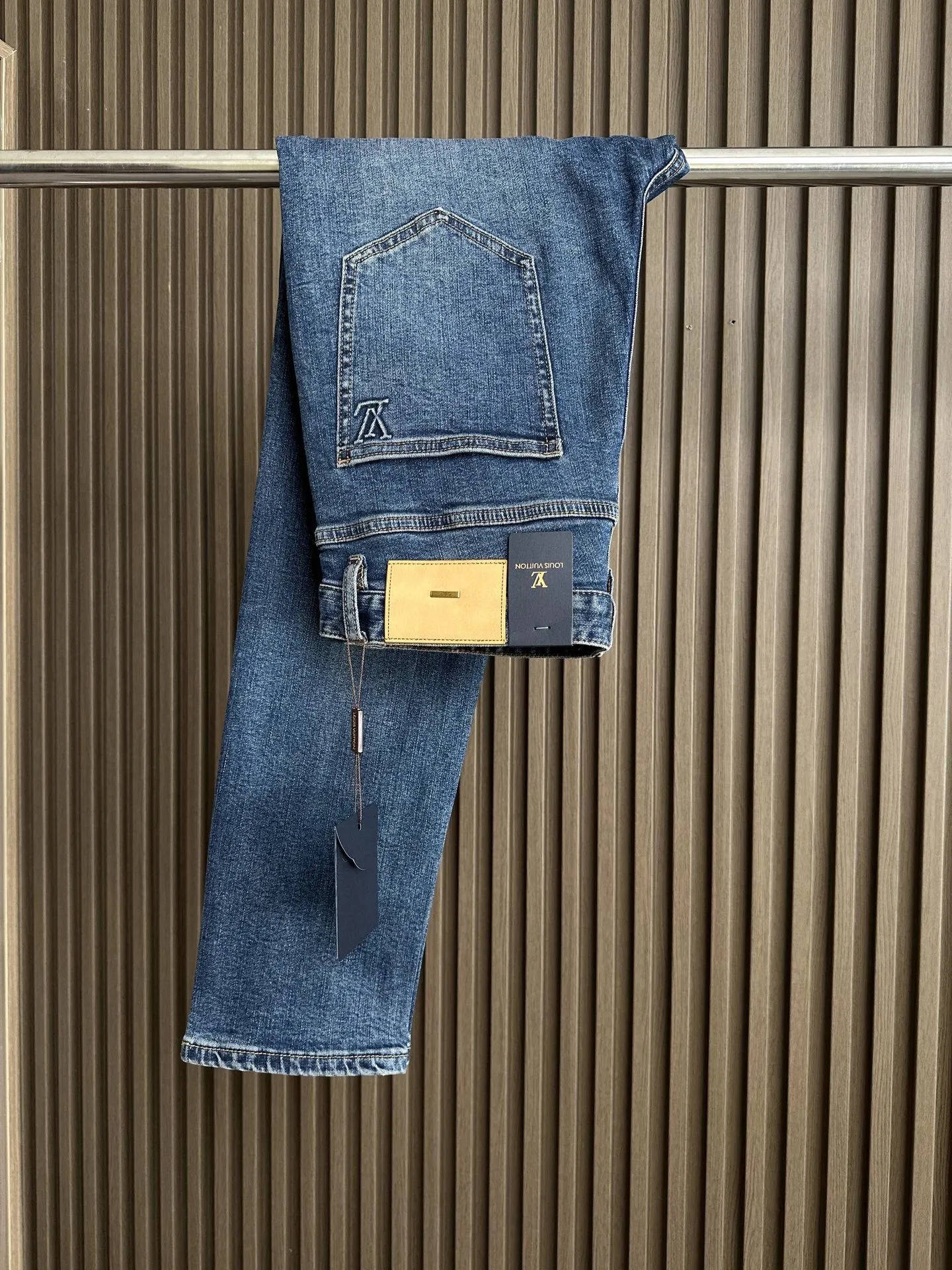 Louis Vuitton Jeans — cb2330ce