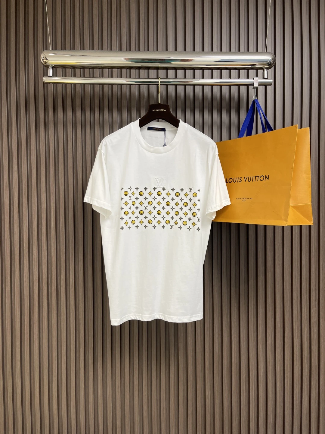 Louis Vuitton T-Shirt — 2e59f5c4