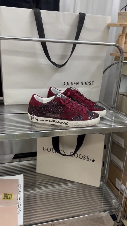 Golden Goose Sneakers — adebd2e7