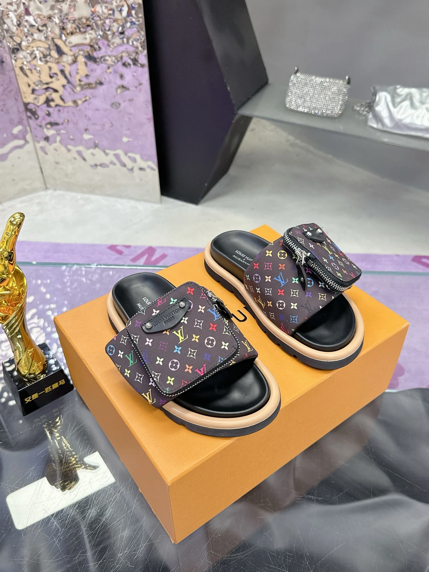 Louis Vuitton Slippers — 2d022174