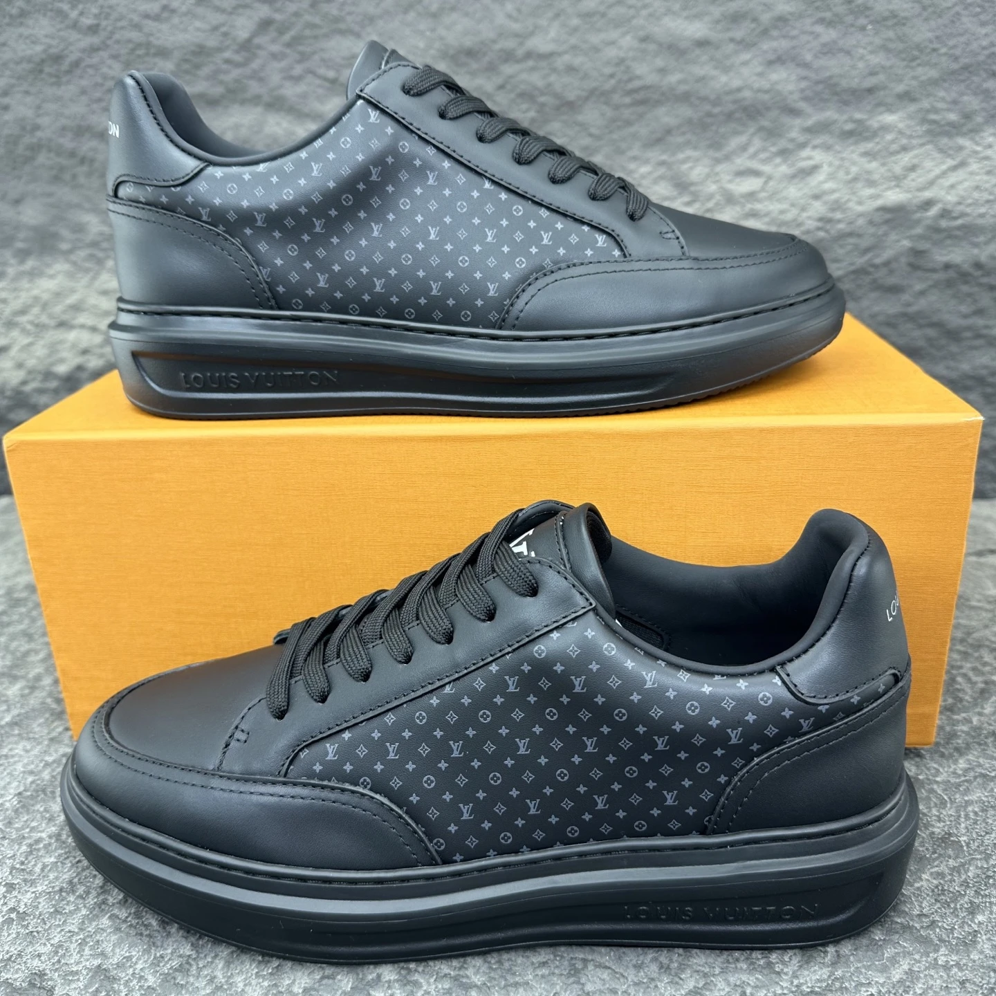 Louis Vuitton Sneakers — b8cf7745