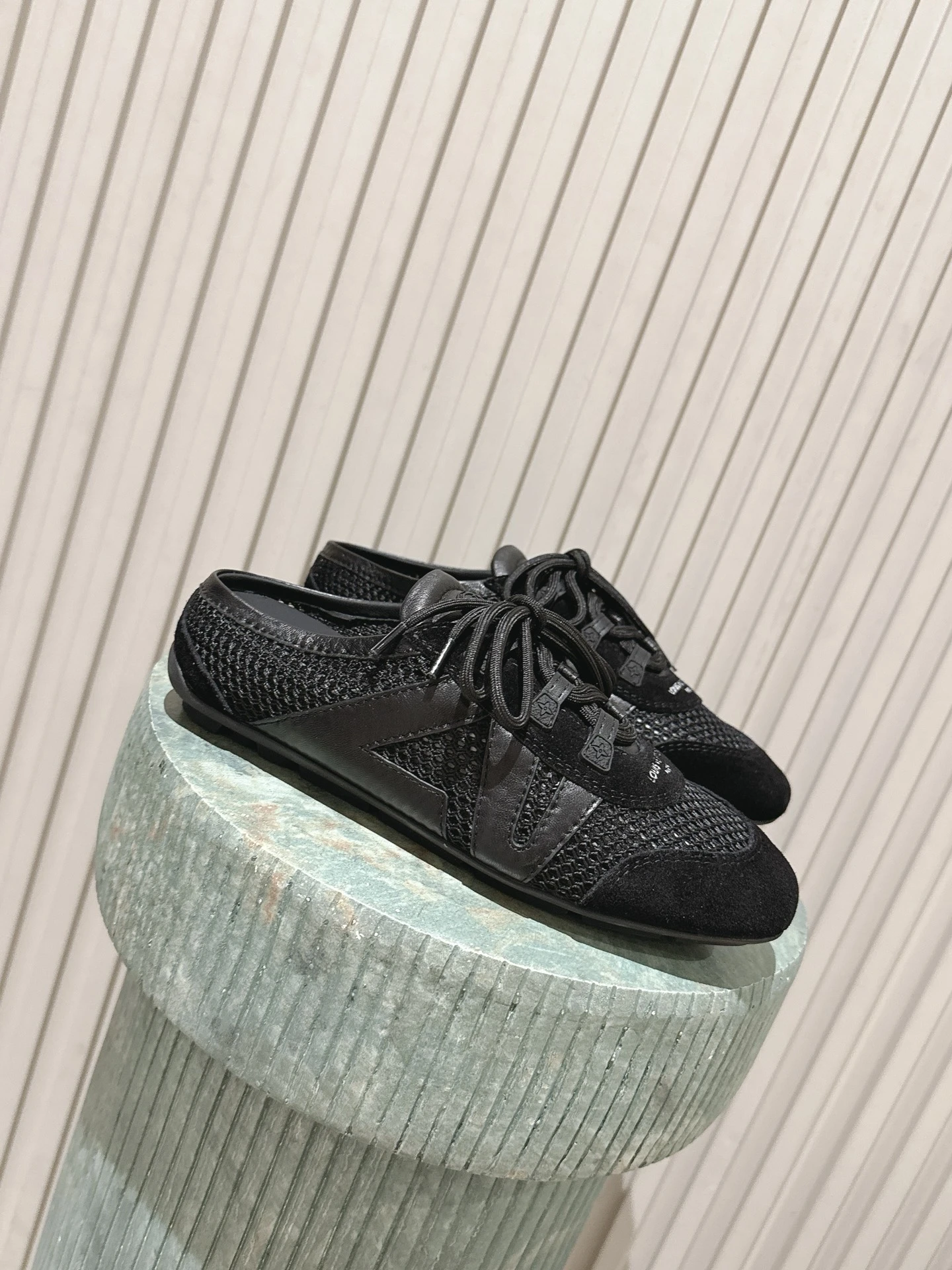Louis Vuitton Sneakers — 09a50e87