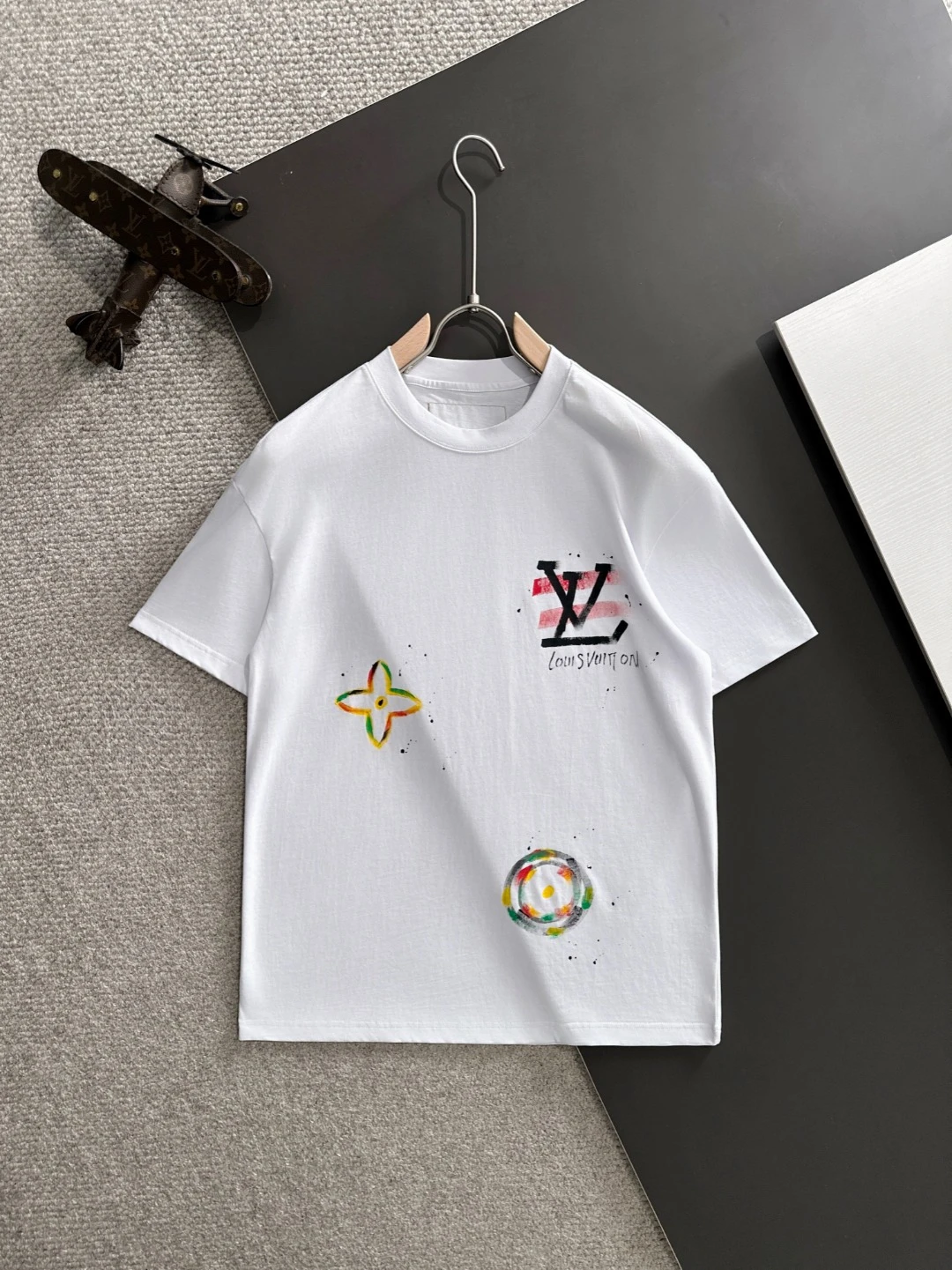 Louis Vuitton T-Shirt — 04a08e97