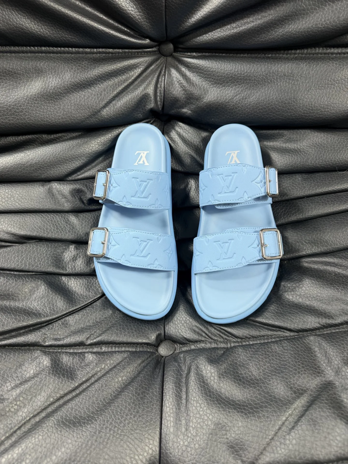 Louis Vuitton Slippers — ae0a2fc1