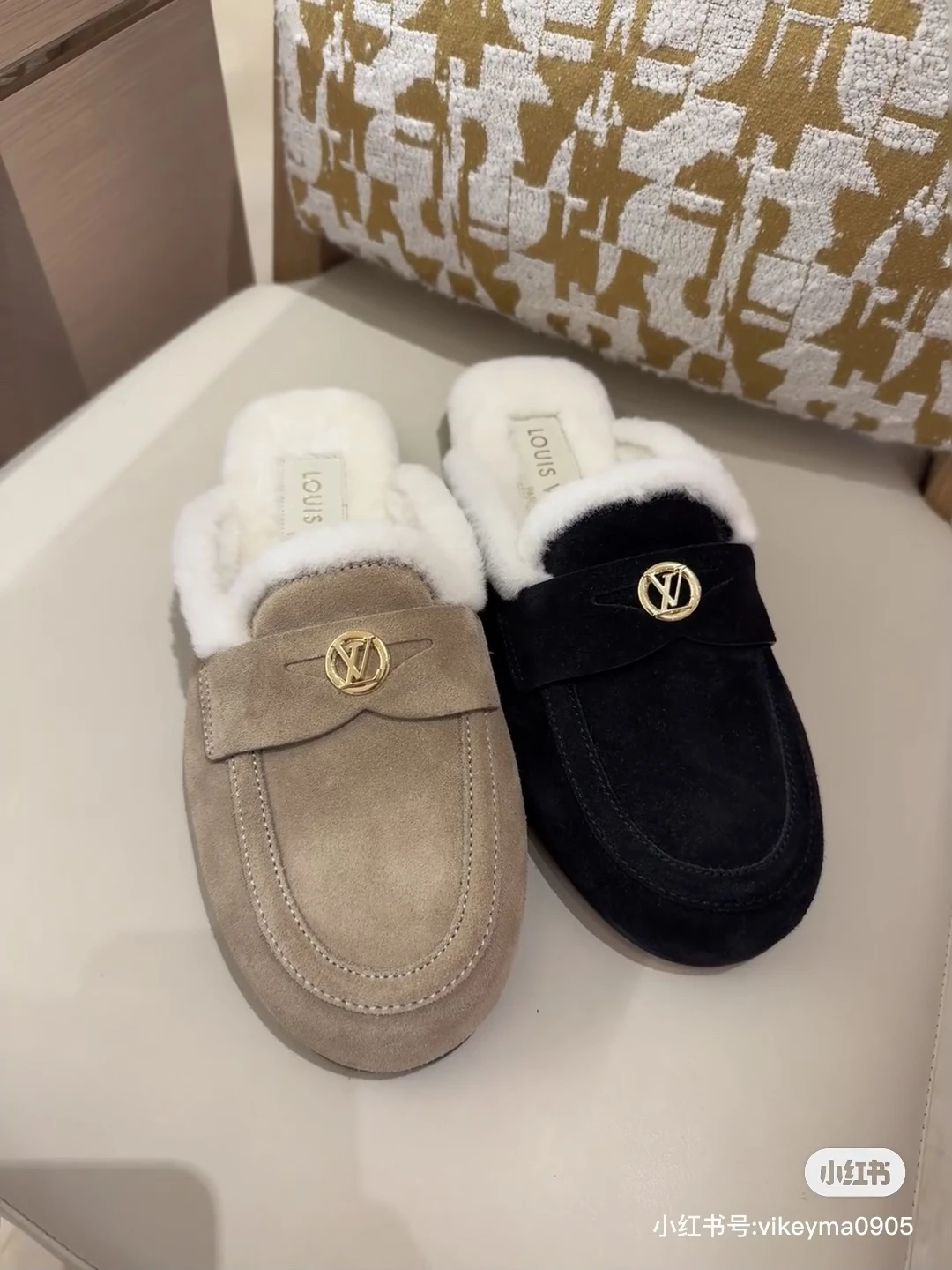 Louis Vuitton Slippers — 25325563