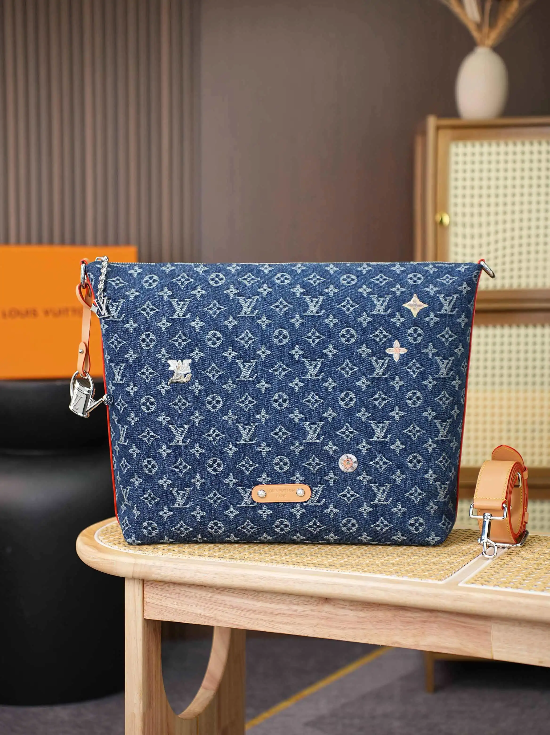 Louis Vuitton Bag — 55a2e532