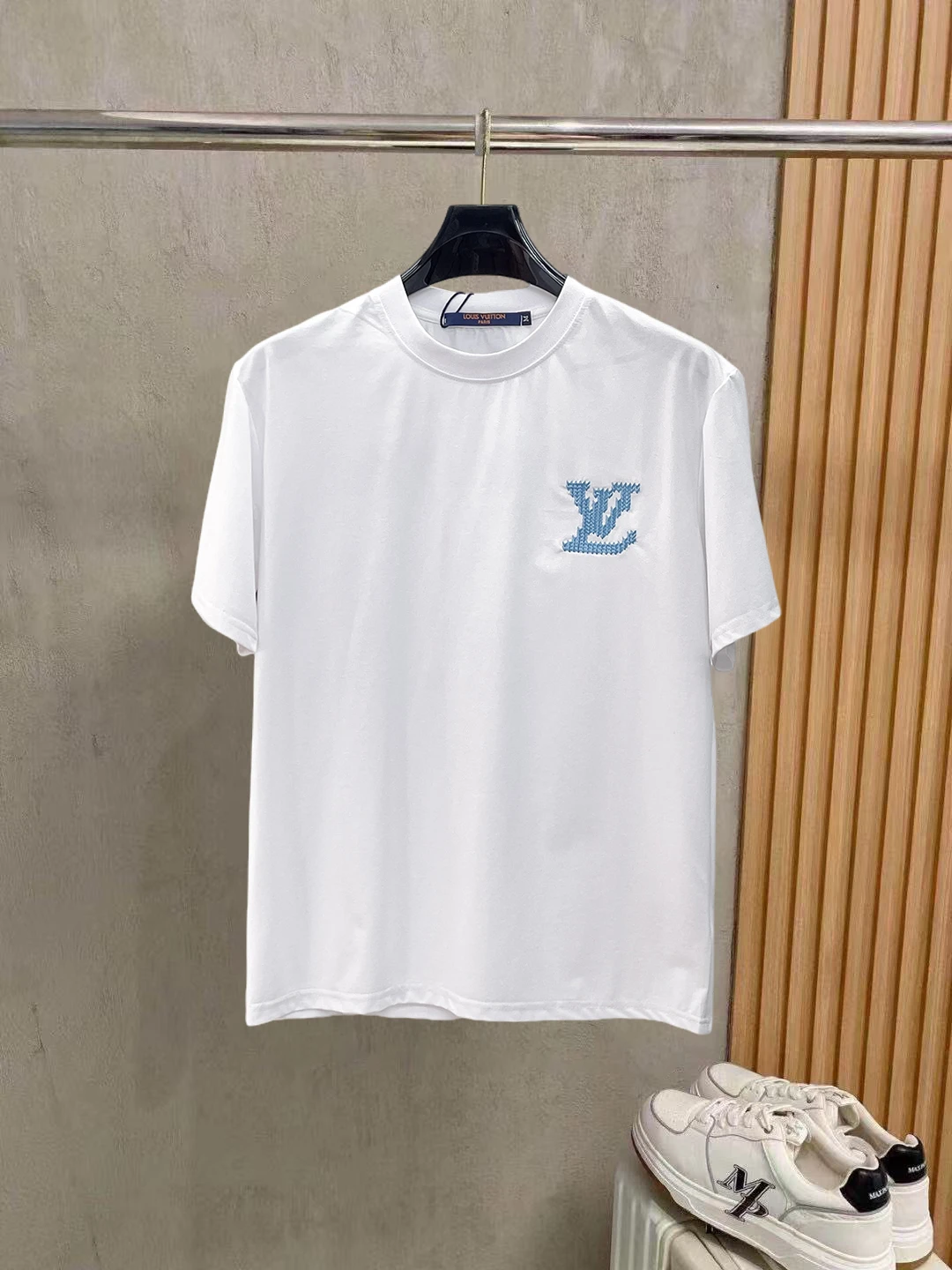 Louis Vuitton T-Shirt — 8eb24bad