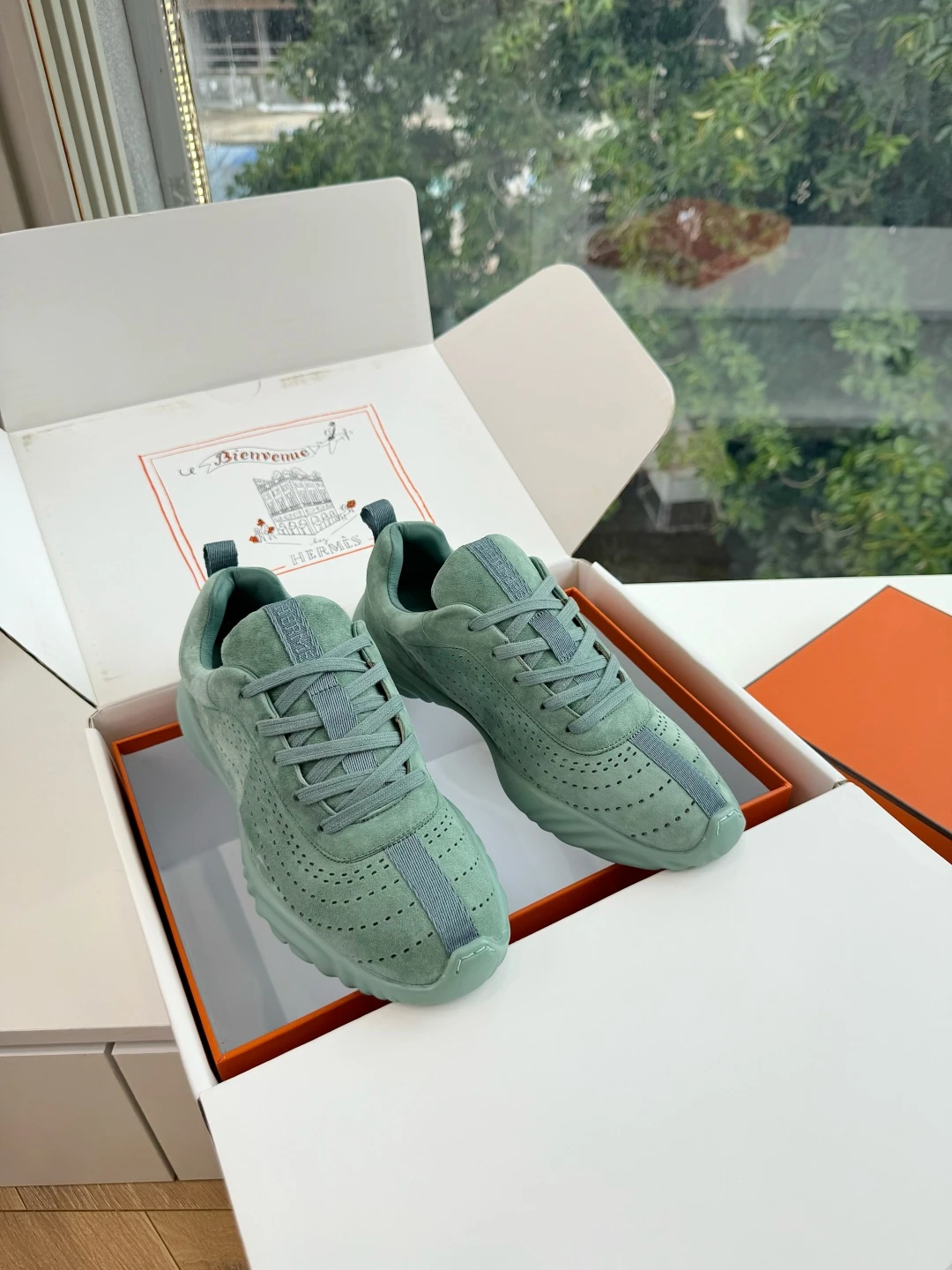 Hermès Sneakers — d381cacb