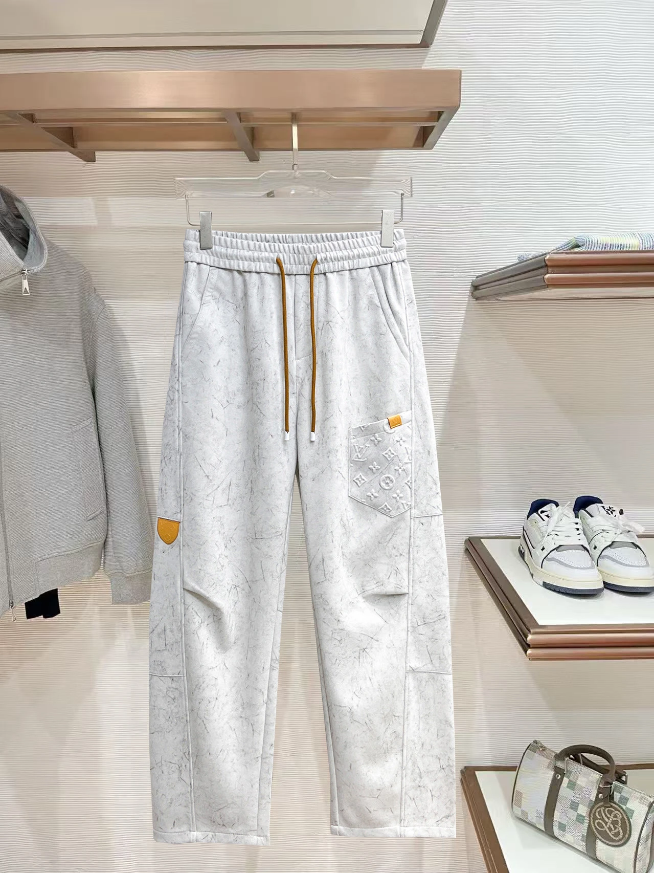 Louis Vuitton Trousers — cd7ee498