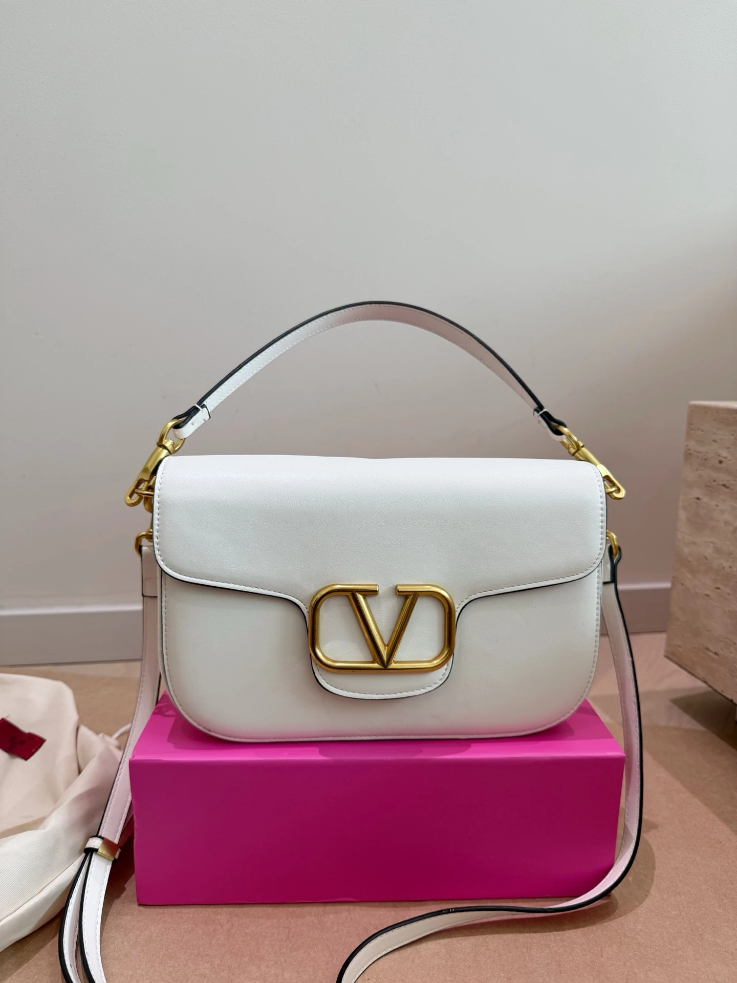 Valentino Bag — fe1dbf2e