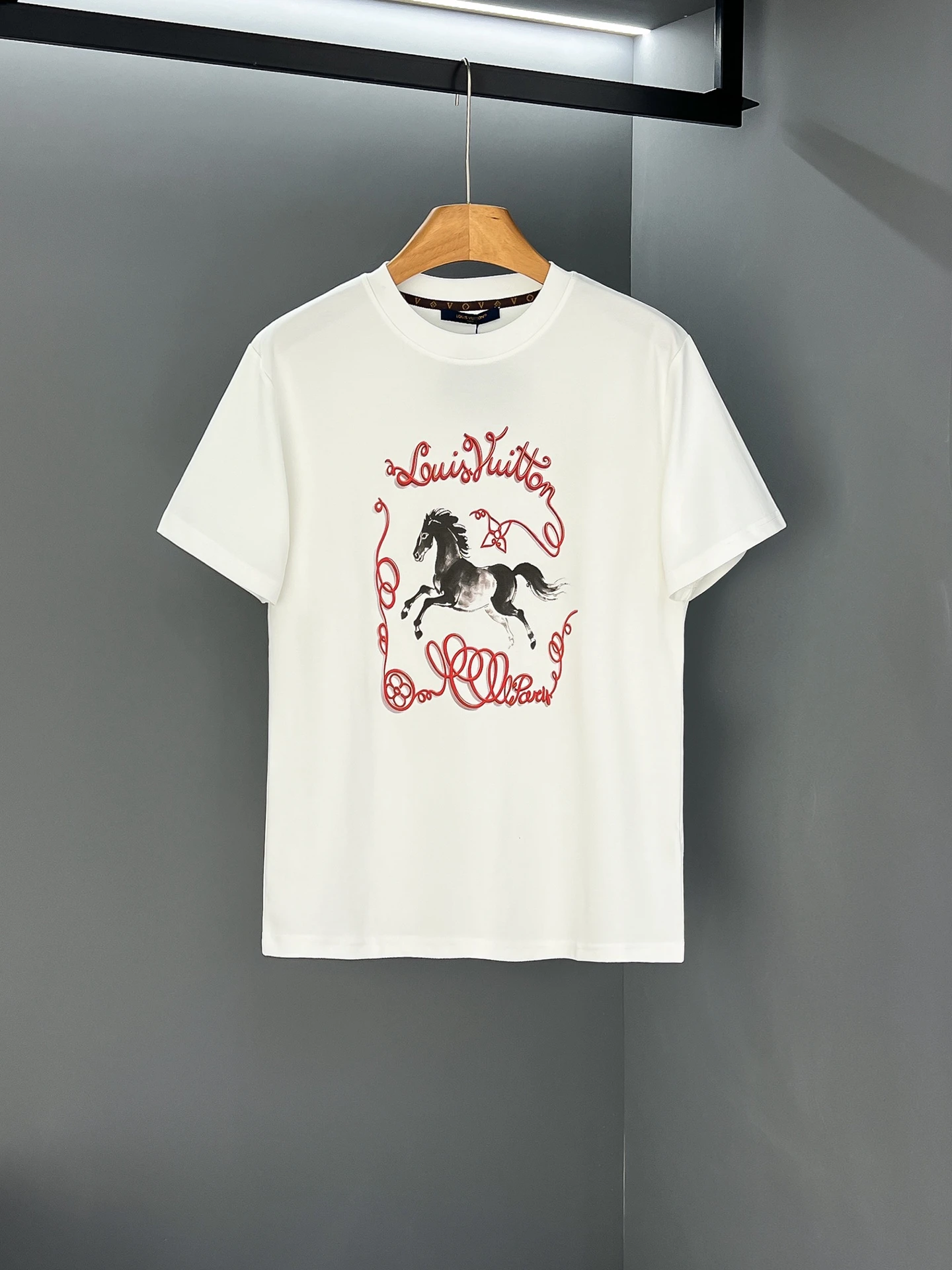 Louis Vuitton T-Shirt — 15600365