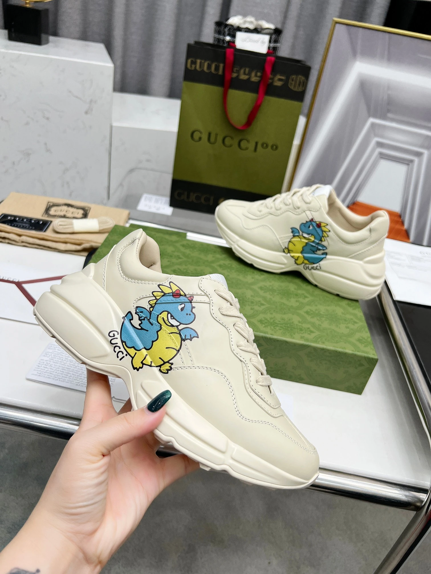 Gucci Shoes — 946c8916