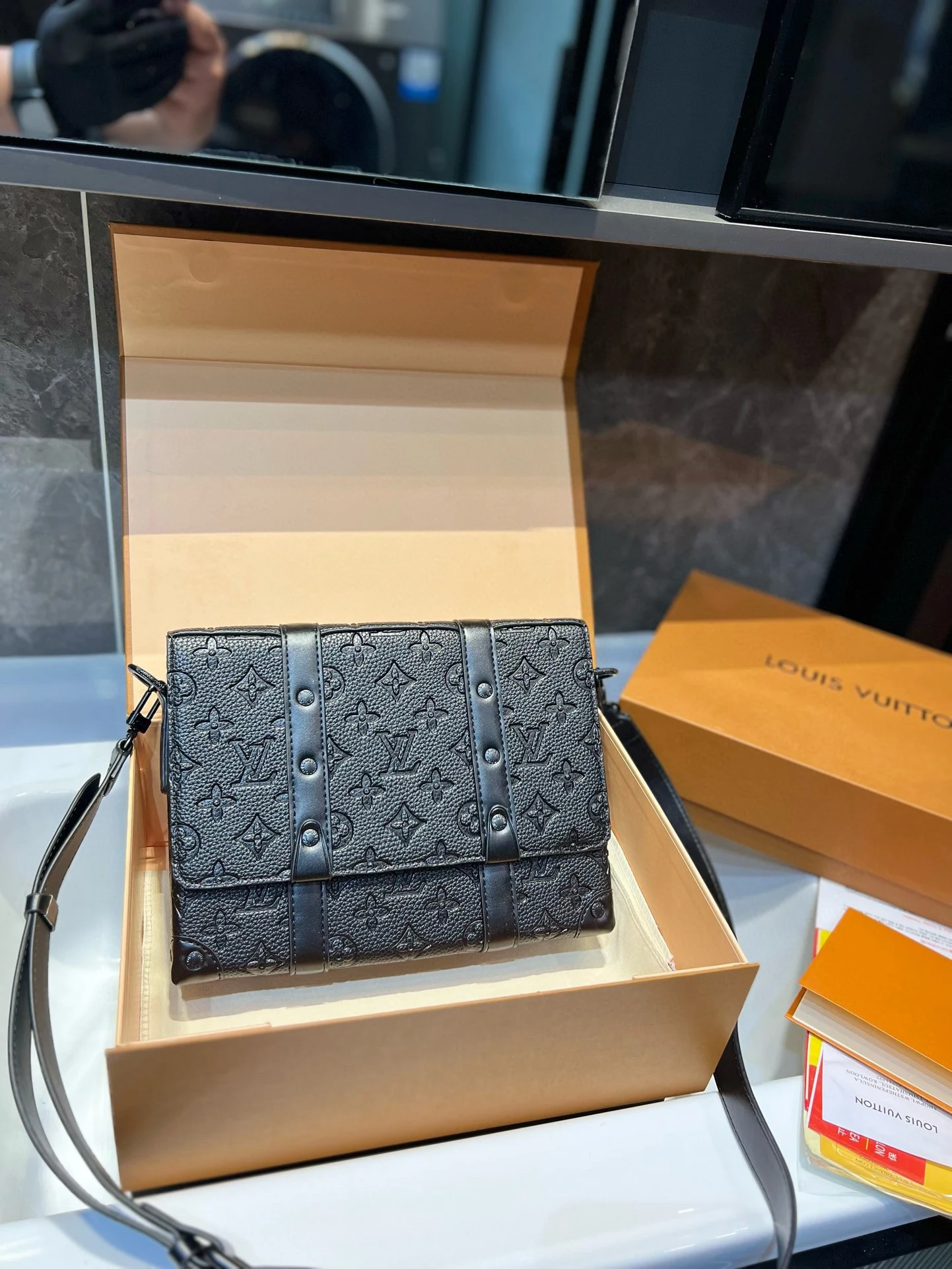 Louis Vuitton Bag — c8171641