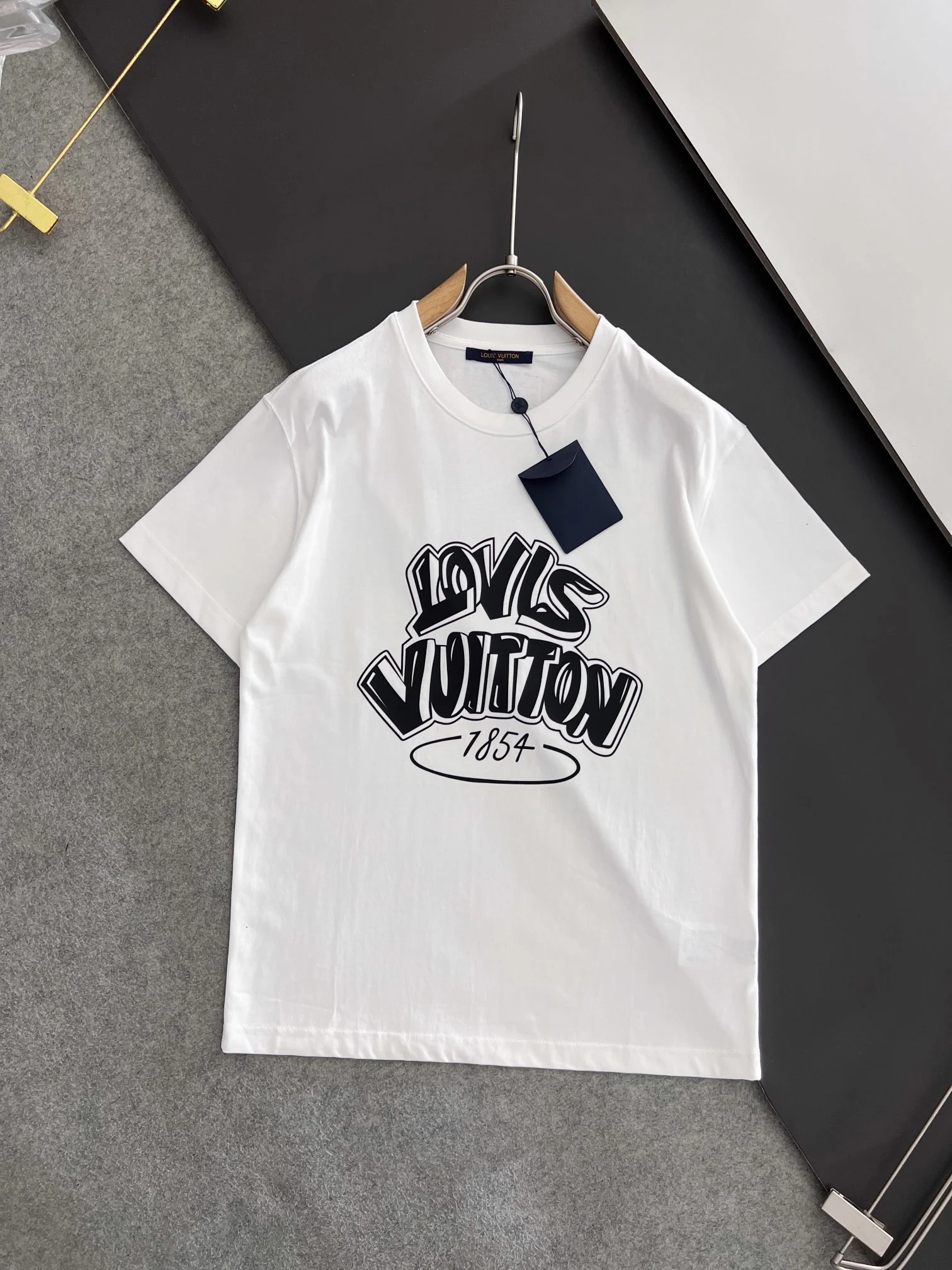 Louis Vuitton T-Shirt — 836a4668