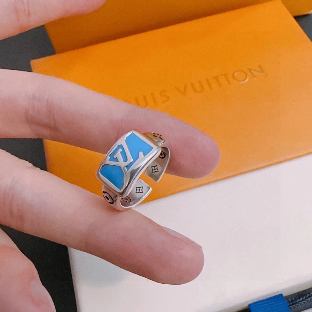 Louis Vuitton Necklaces — fe9e11a0