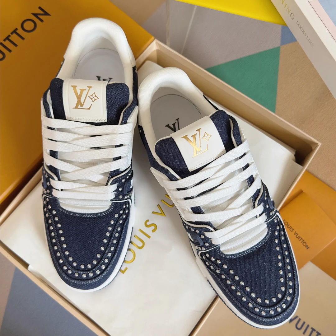 Louis Vuitton Sneakers — 844342c7
