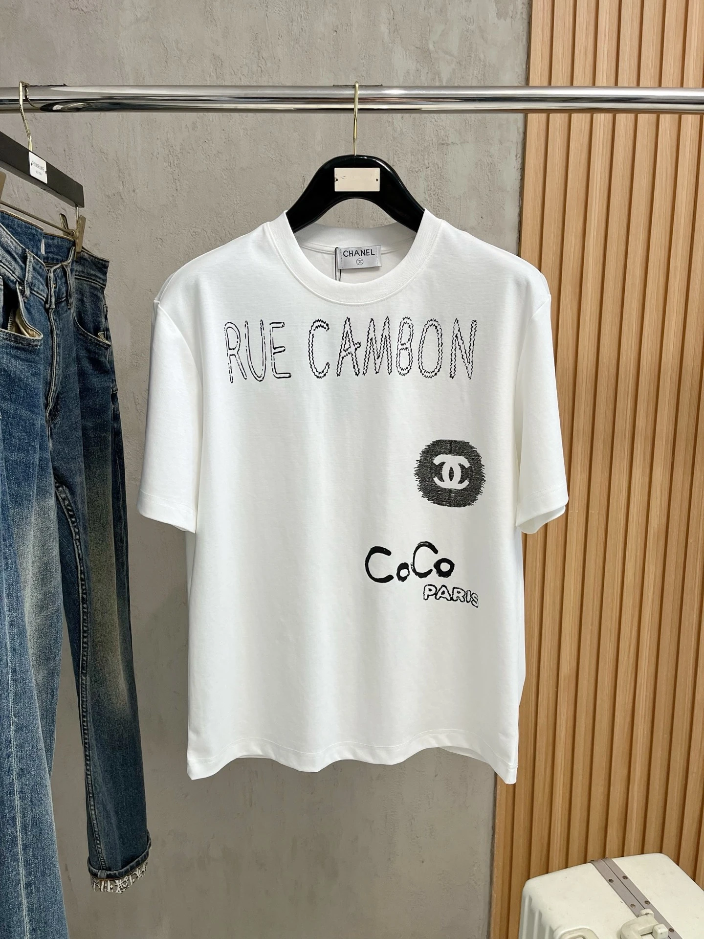Chanel T-Shirt — 0e5cbe95