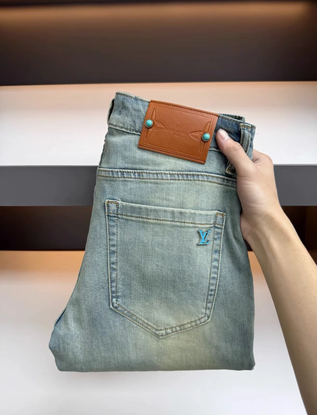 Louis Vuitton Jeans — d25d91c7