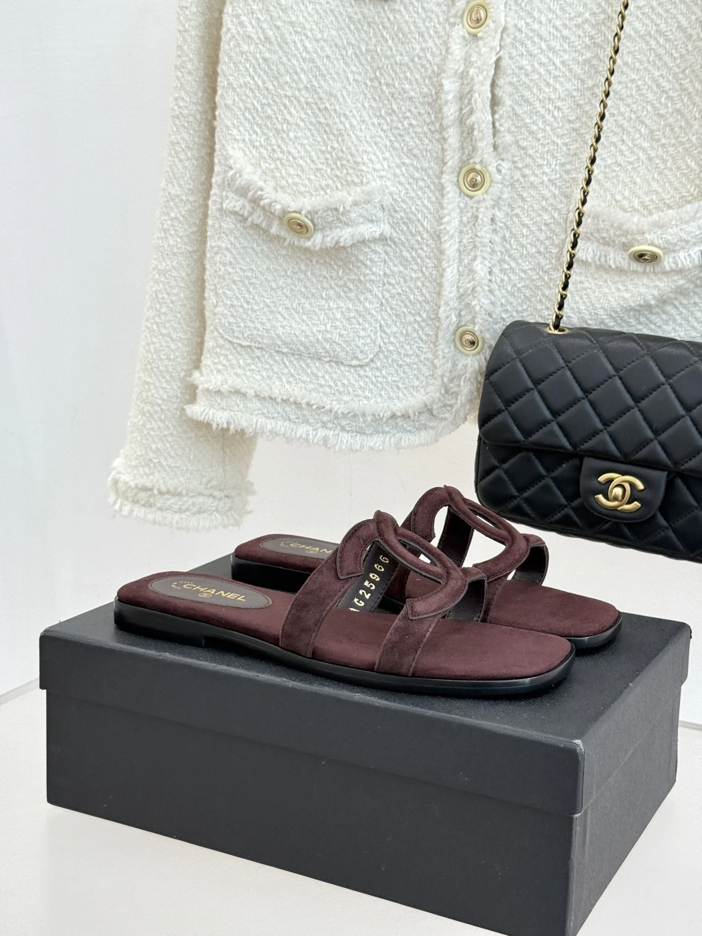 Chanel Slippers — 99910f66